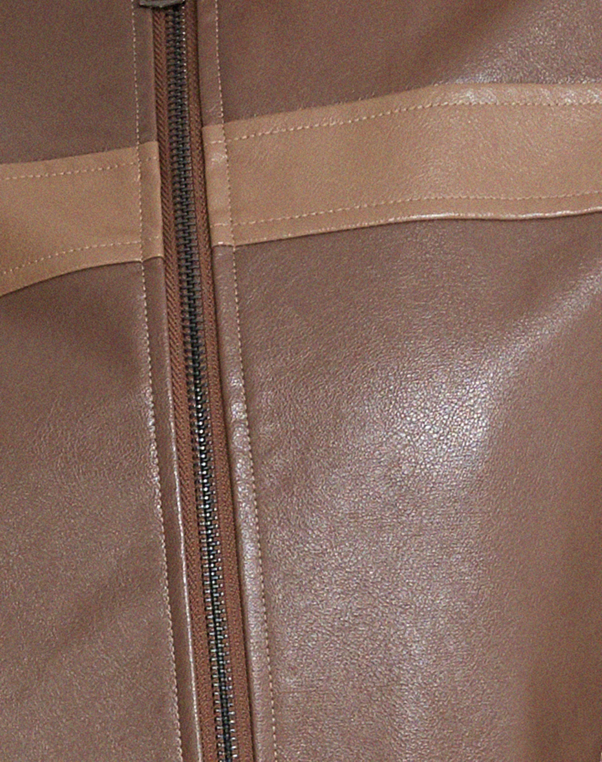 Derby Zip Up Jacke in PU Tonal Braun - Image 7