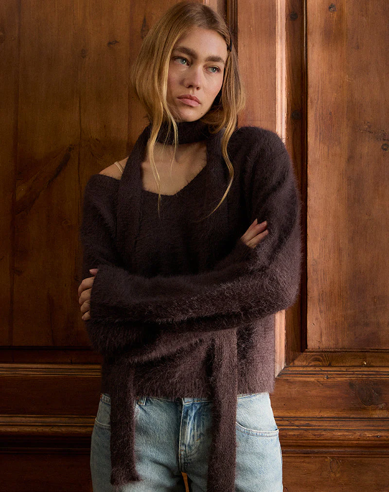 Dikara Pullover mit Schal aus braunem Strick