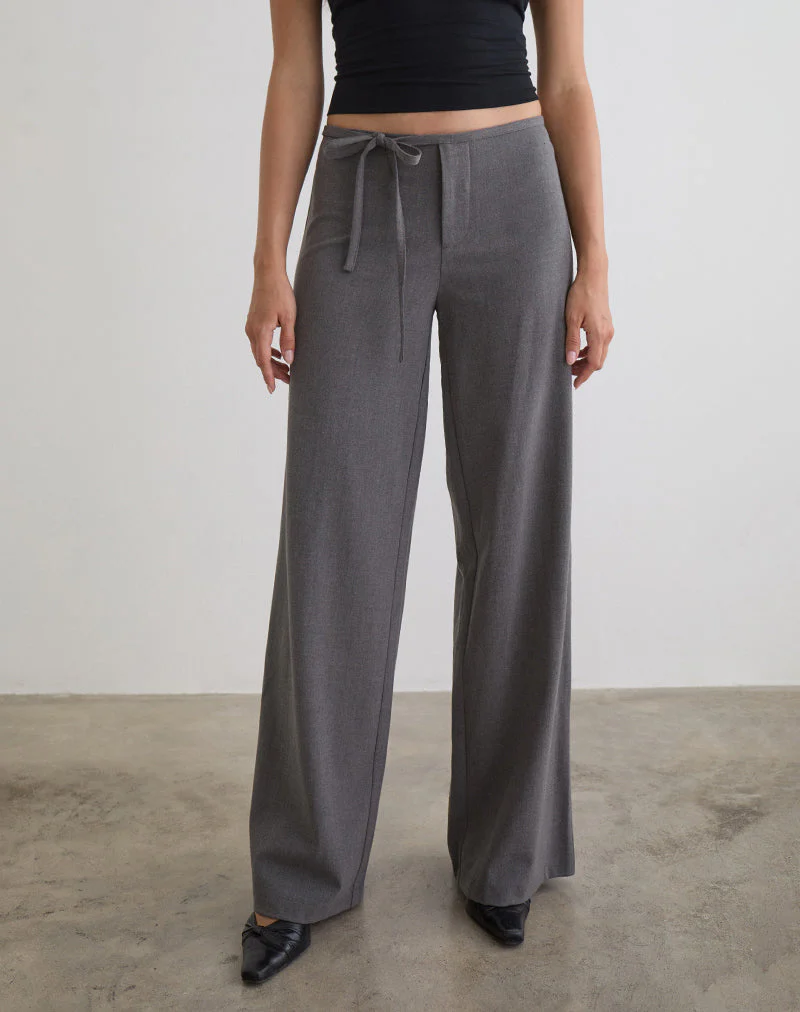 Diomira Hose in Grau mit Krawatte