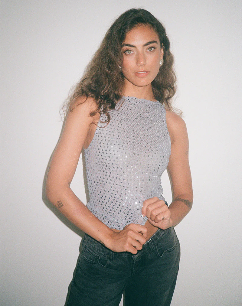 Dudley Vest Top aus Paillettenstrick in Dunkelsilber - Image 2