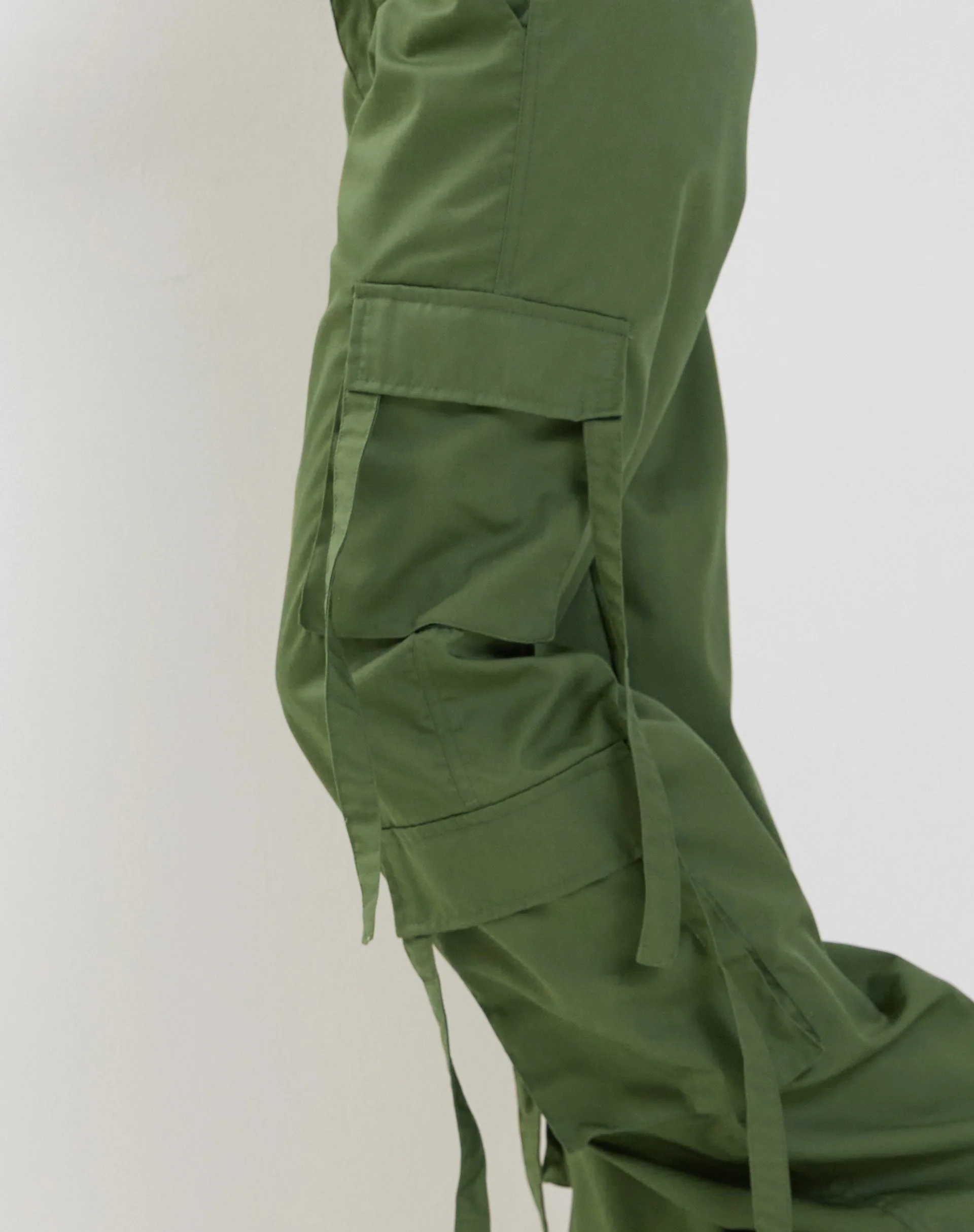 Edgar Cargohose mit weitem Bein in Militärgrün - Image 2
