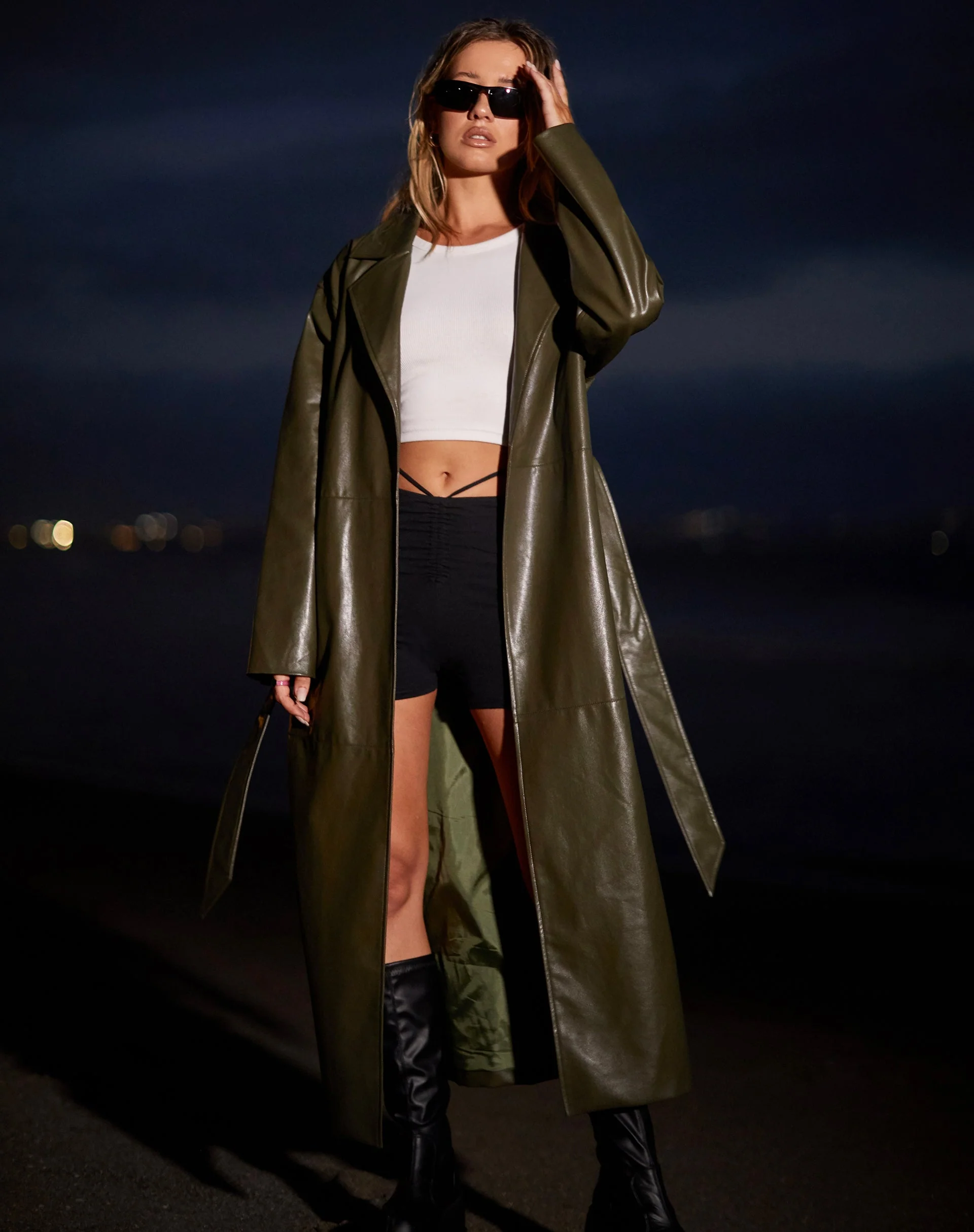 Ejo Trenchcoat in PU Dunkel-Olive - Image 2