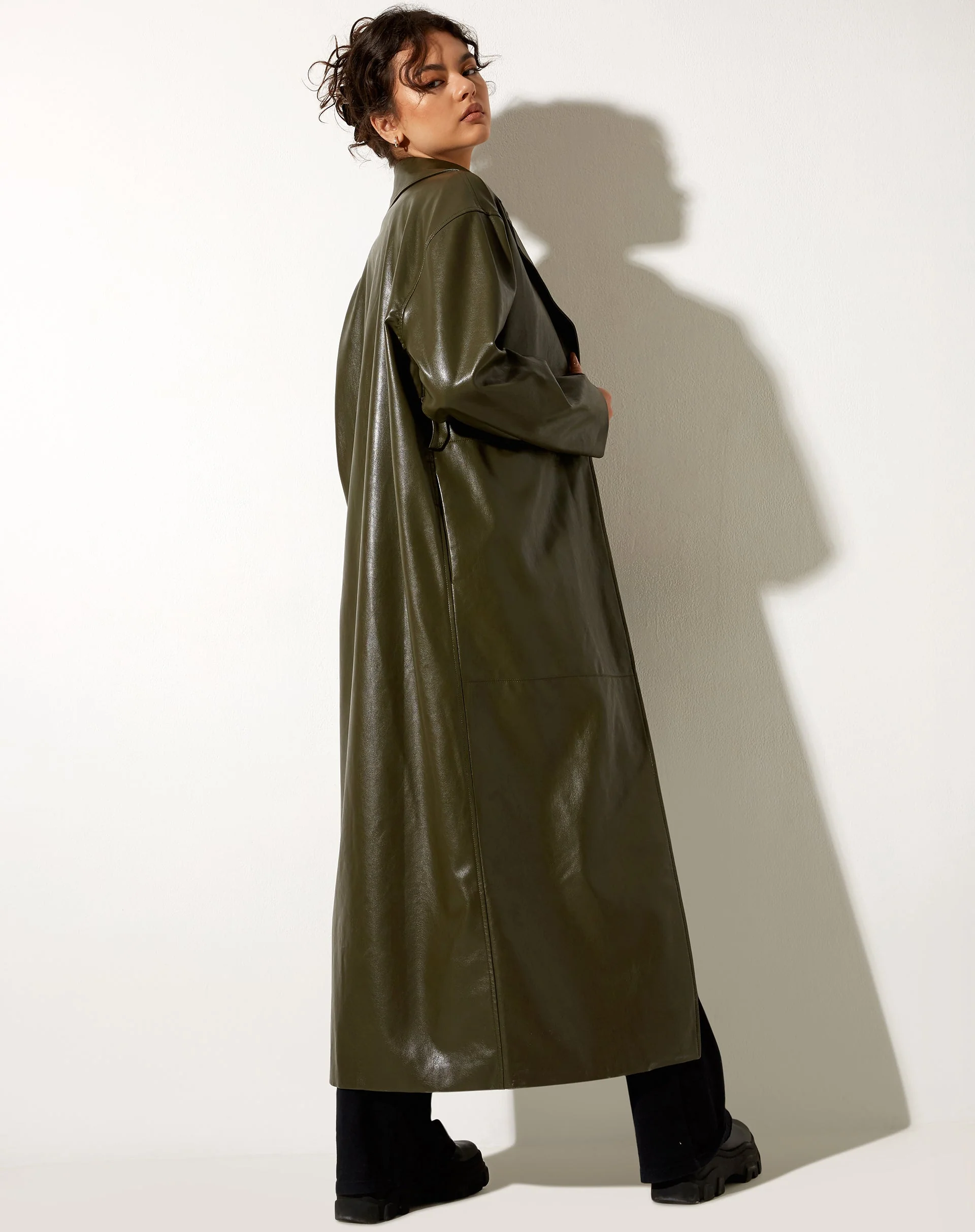 Ejo Trenchcoat in PU Dunkel-Olive - Image 6