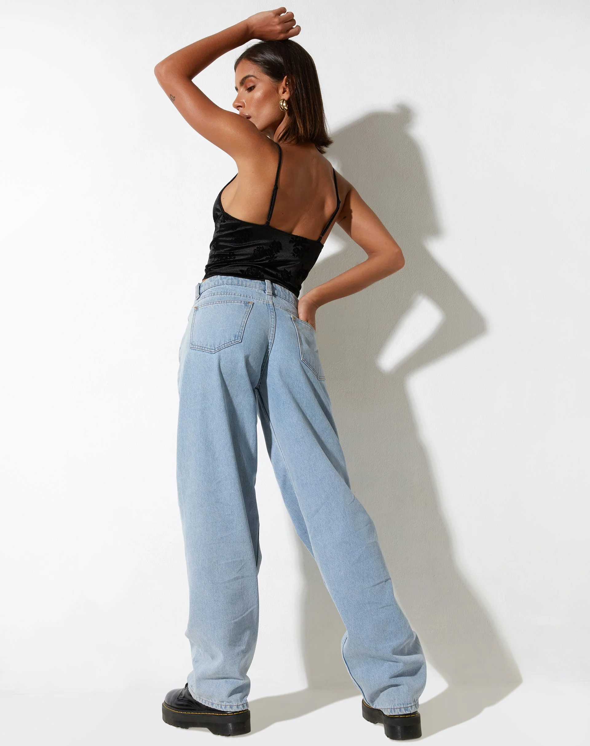 Ekana Crop Top aus schwarzem Rosenflock - Image 5