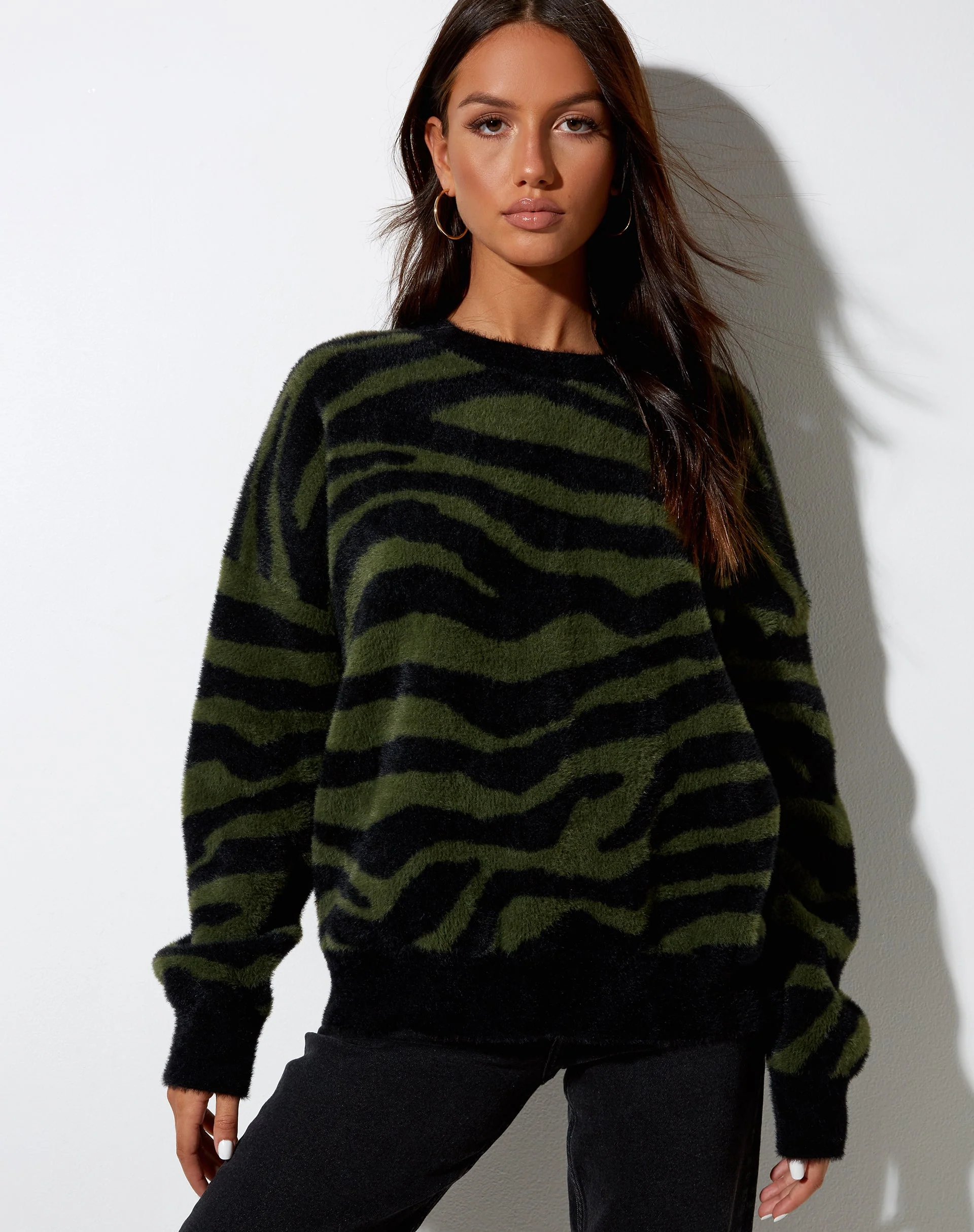 Eleni Pullover aus Zebrastrick in Oliv und Schwarz