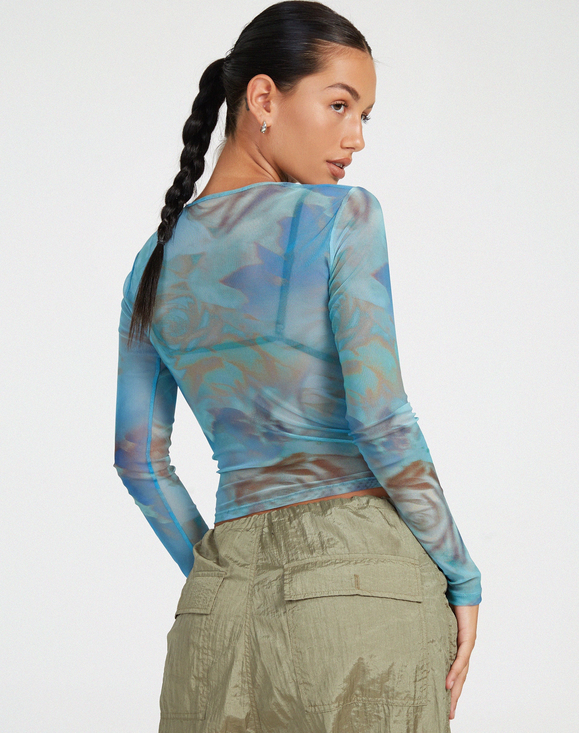 Elijah Crop Top in Digi Petal Blau - Image 2