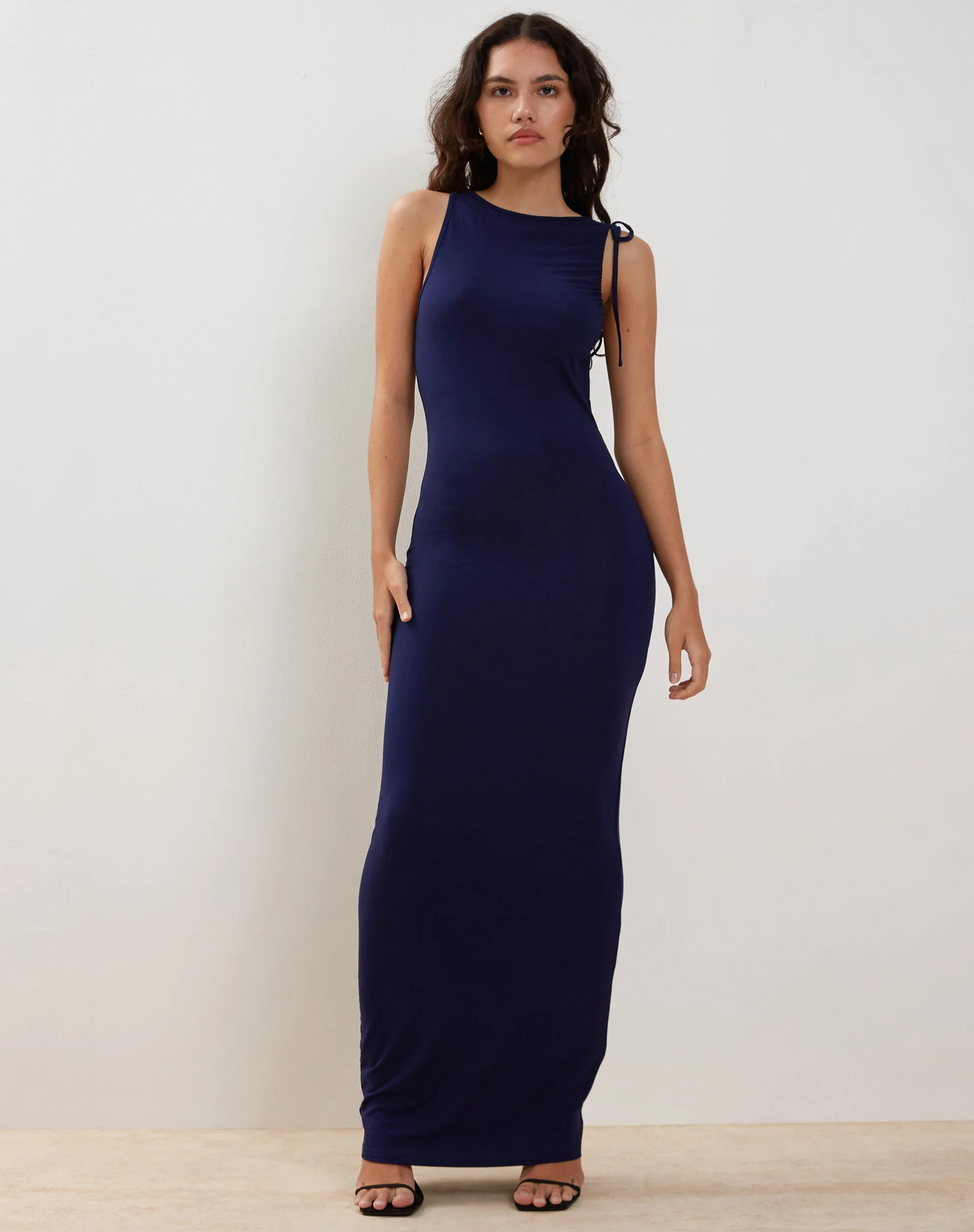 Elinor Maxikleid in geschmeidigem Mitternachtsblau - Image 2