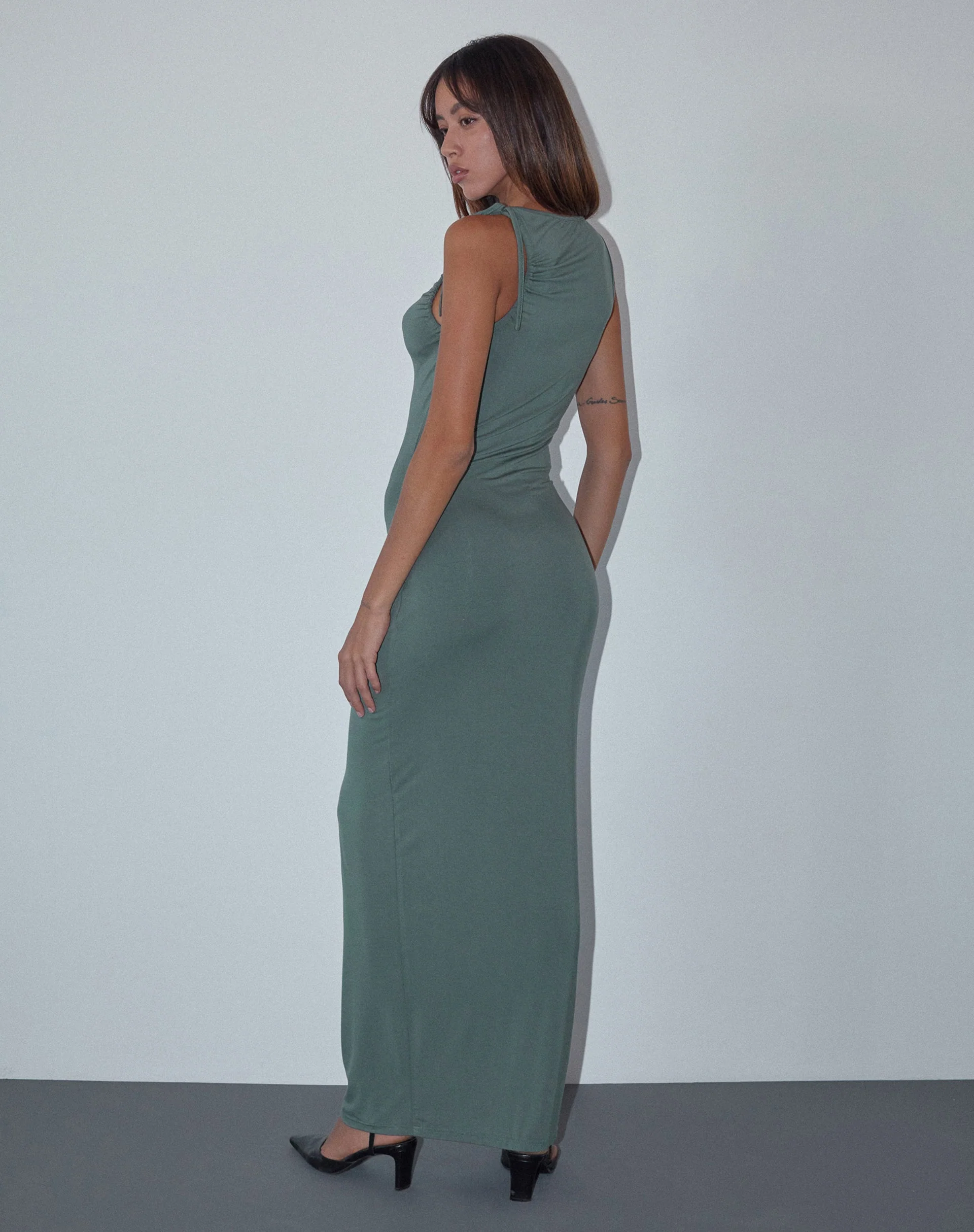 Elinor Maxikleid in Slinky Olive - Image 2