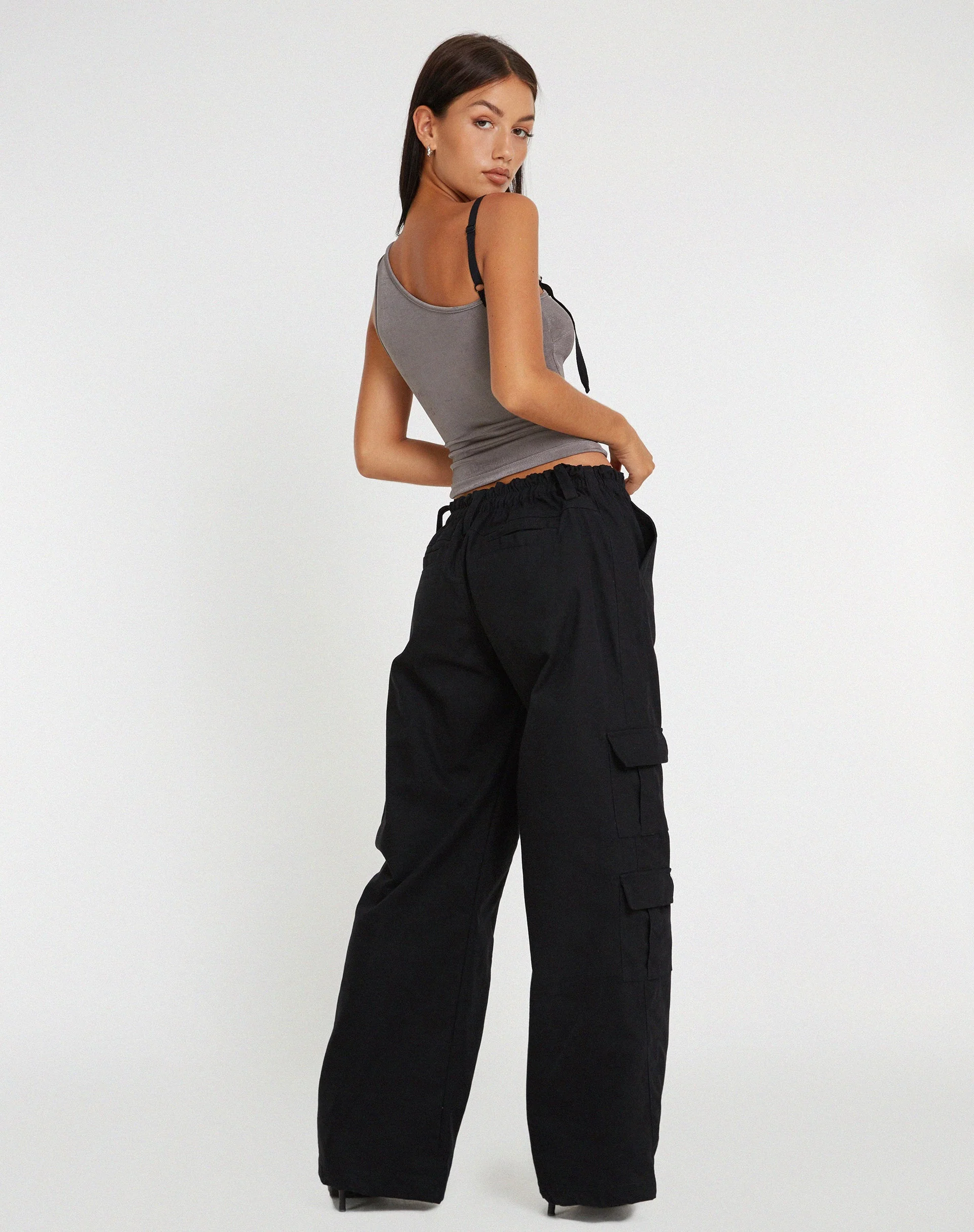 Eltica Ein-Schulter-Crop-Top in Grau - Image 5