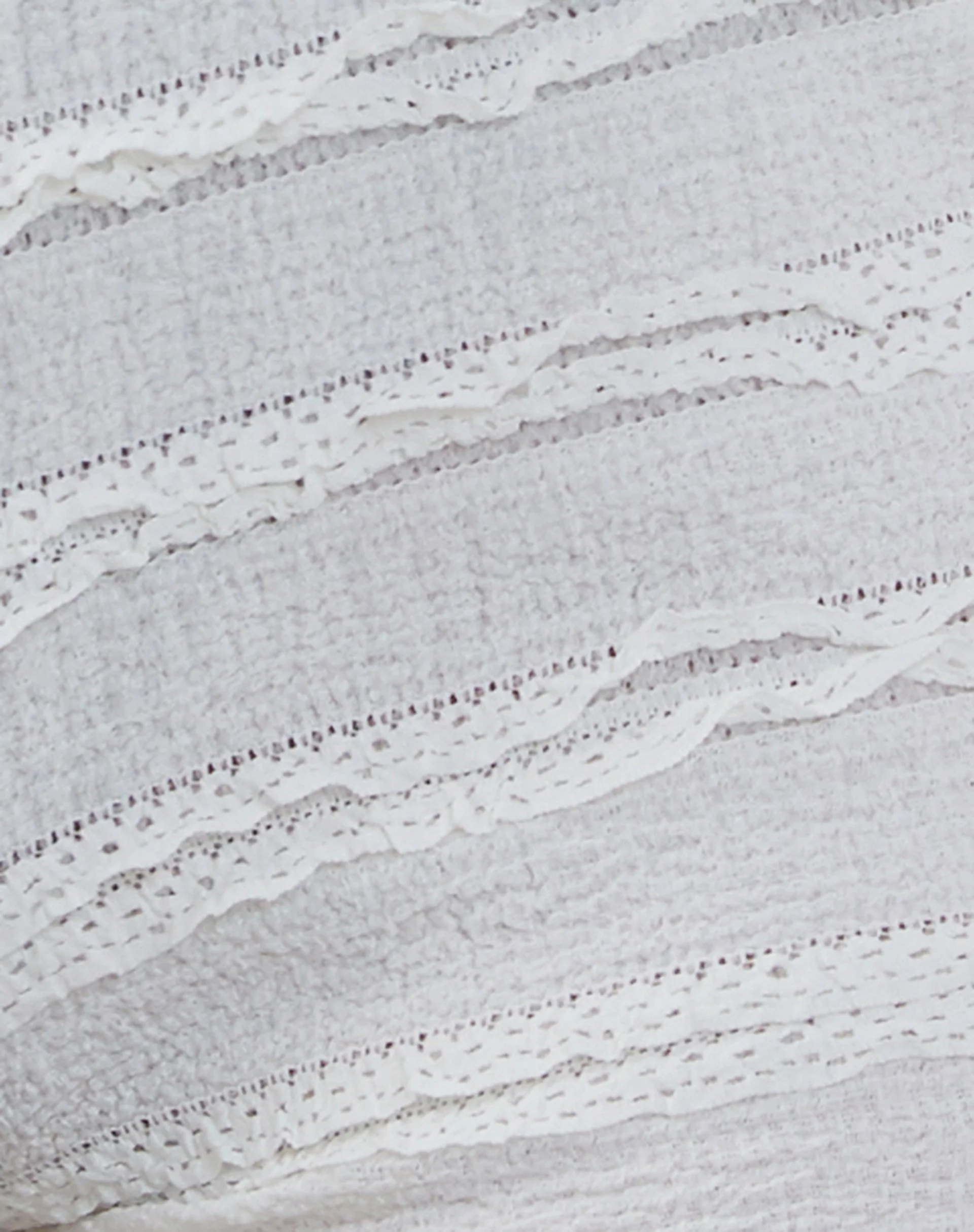 Ena Frilly Bloomer Micro Shorts in Elfenbein - Image 6