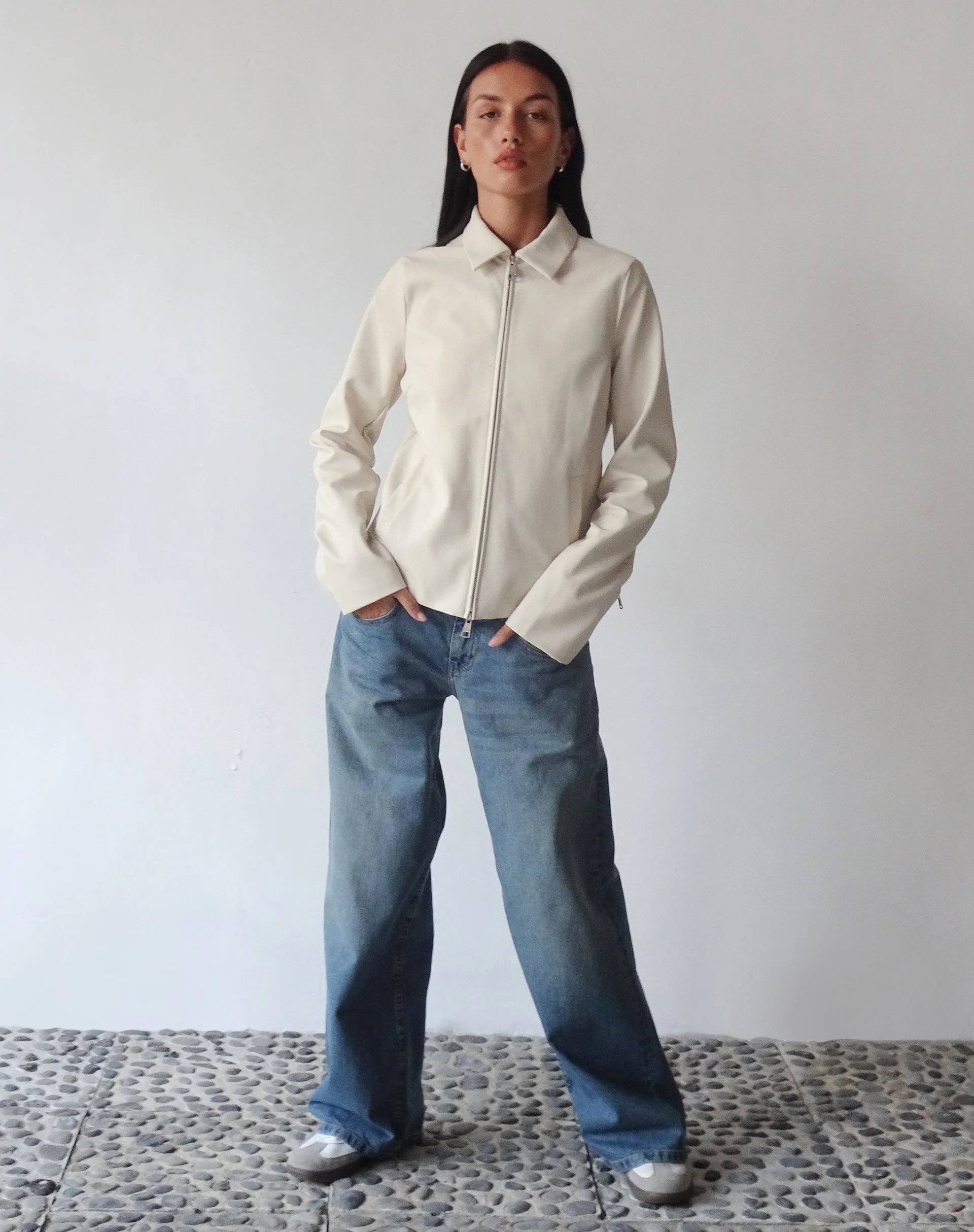 Enid Jacke in PU Elfenbein - Image 5