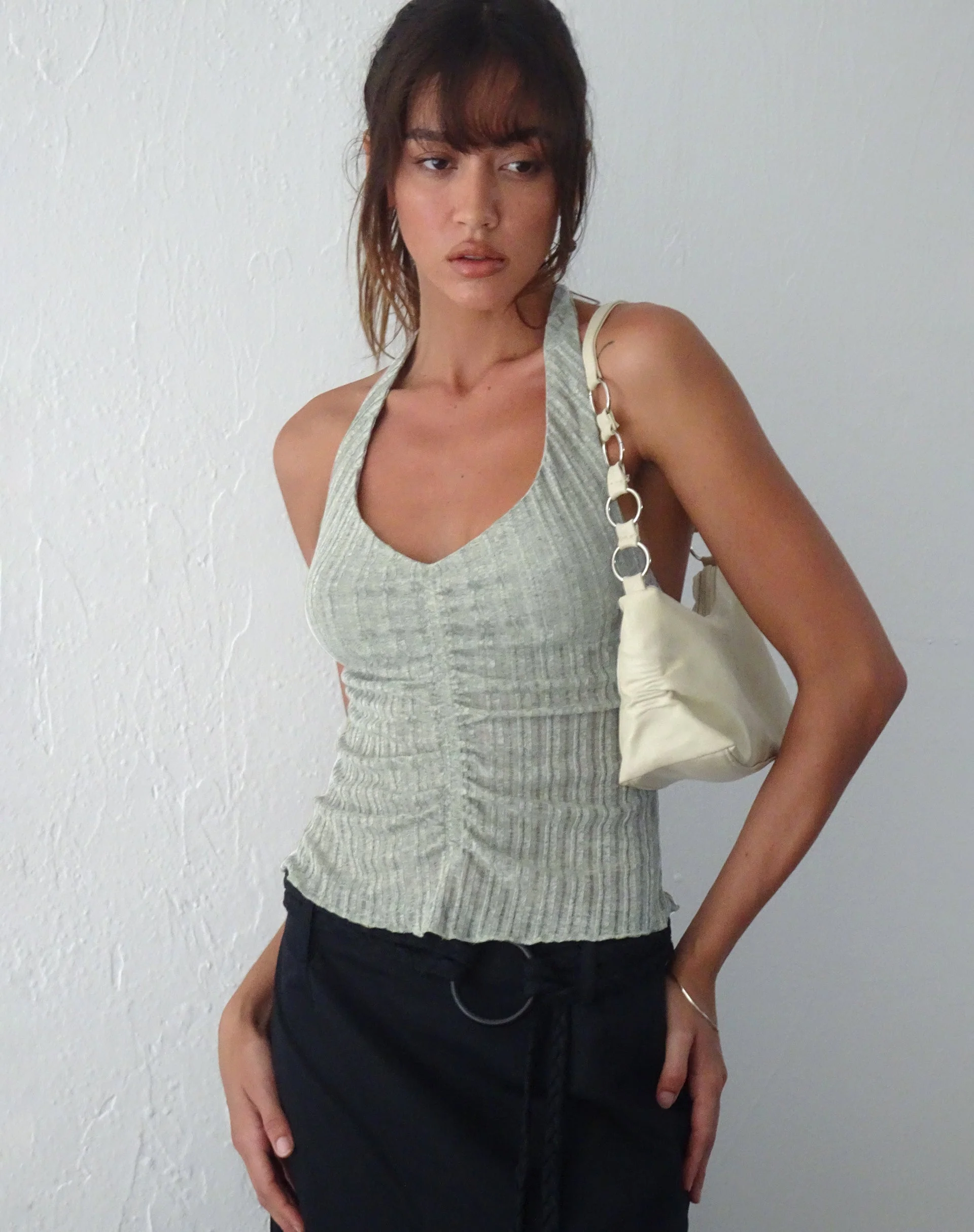Enzley Stricktop mit Neckholder in Salbei - Image 3