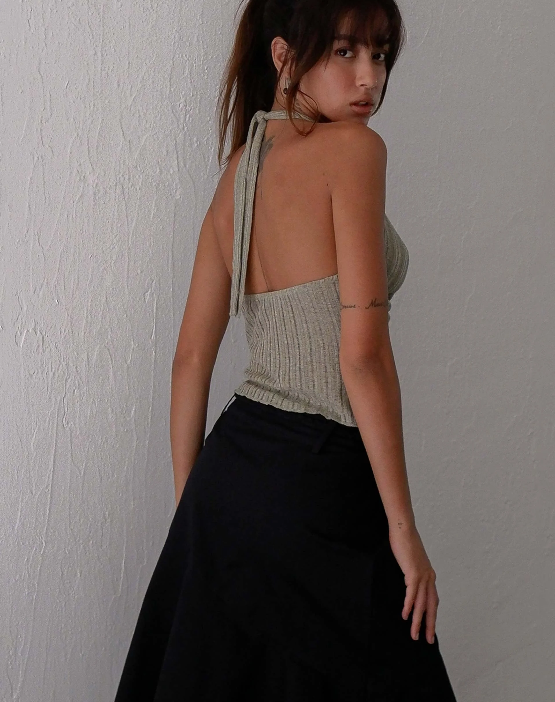 Enzley Stricktop mit Neckholder in Salbei - Image 5