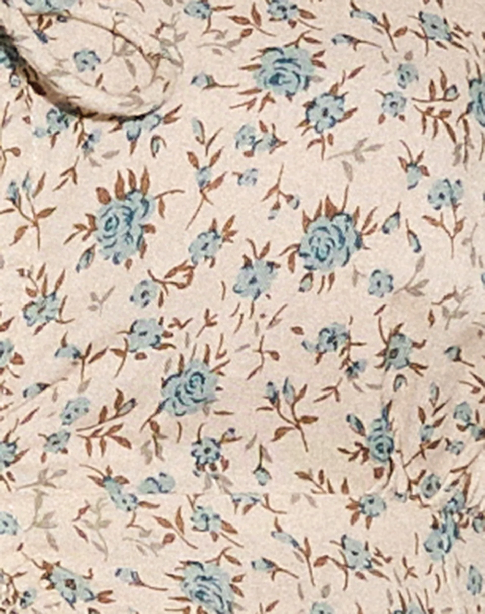 Esau Tie Front Cami Top in Blau Floral Elfenbein - Image 6