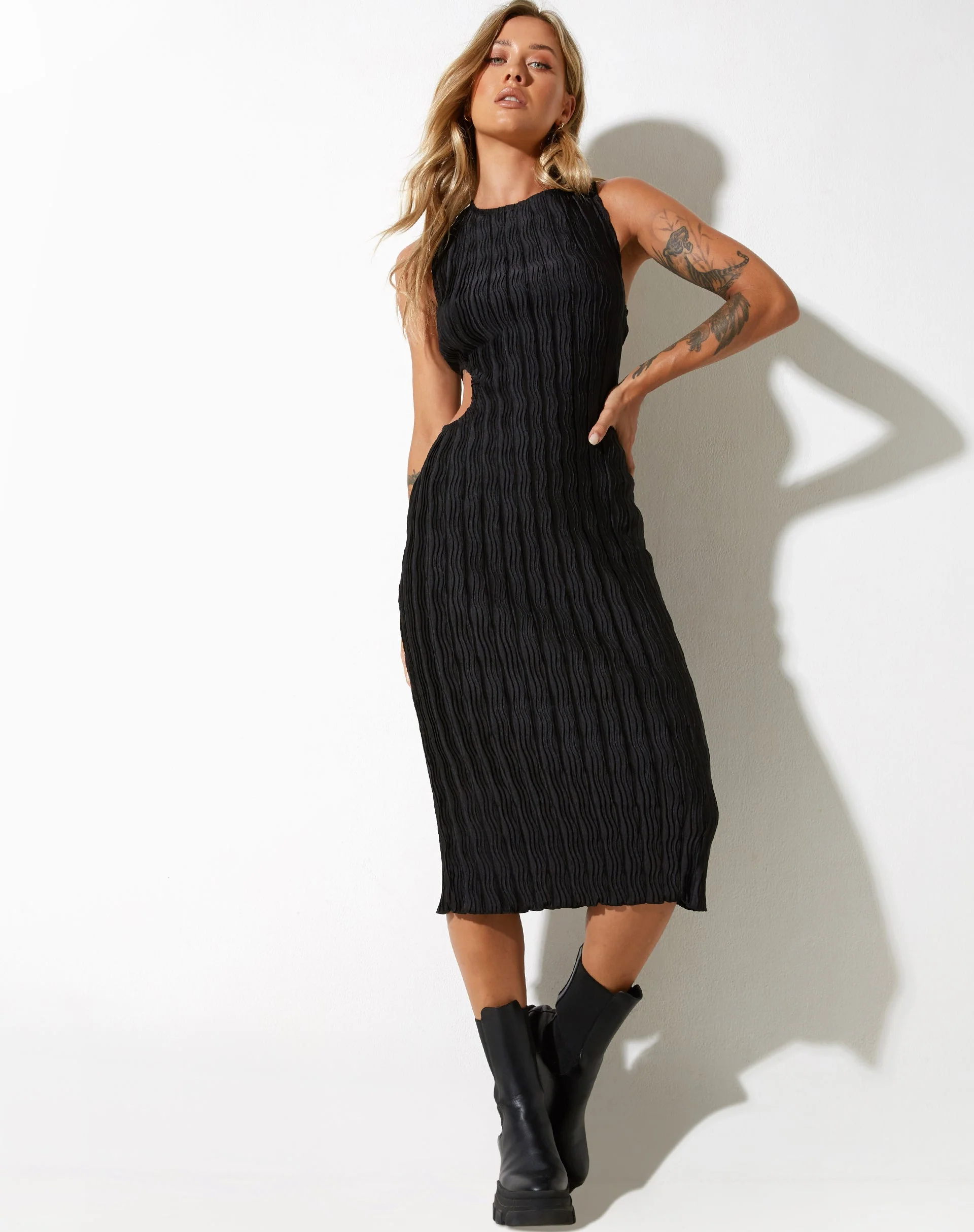 Estonia Midikleid in Schwarz mit Knittereffekt - Image 2