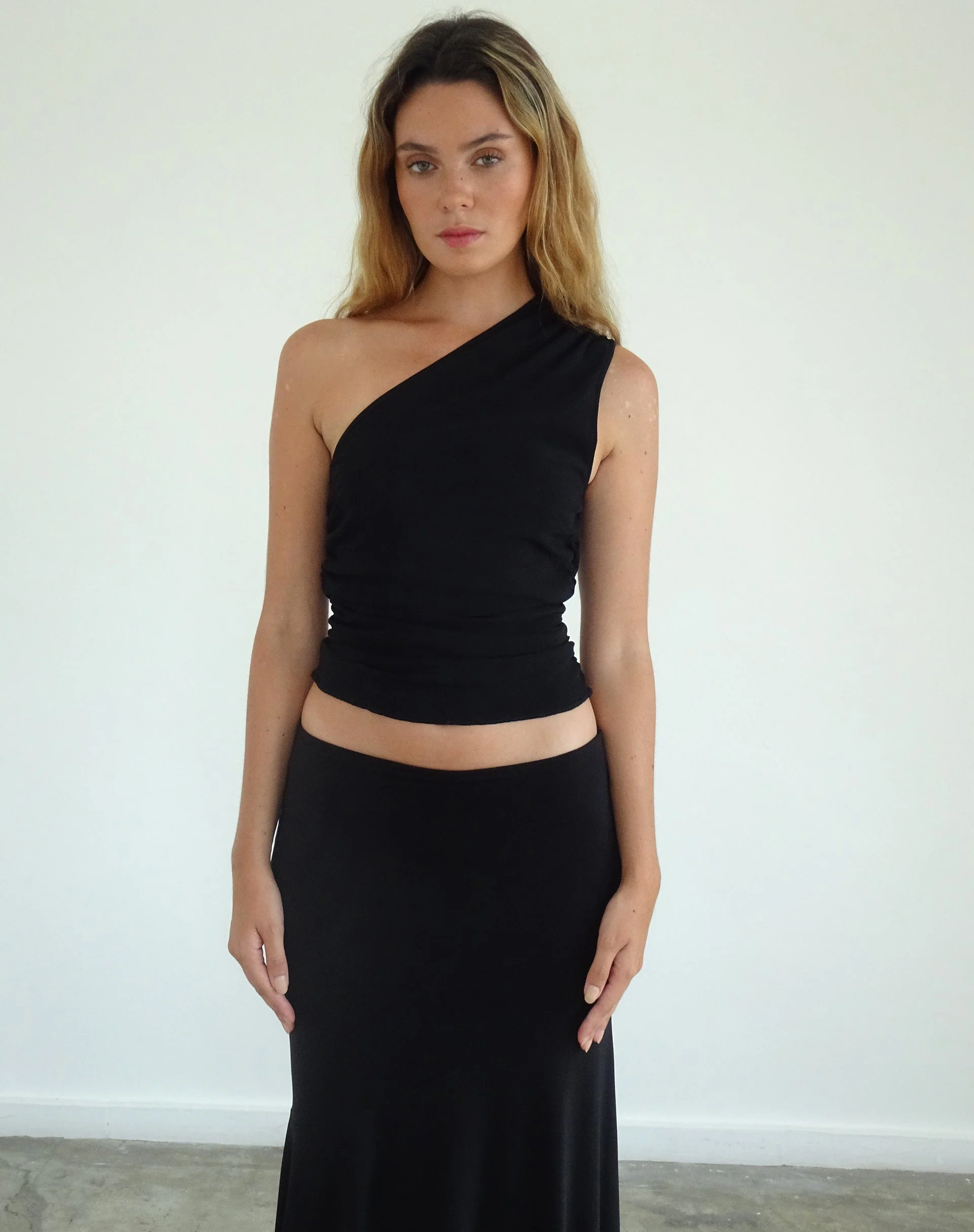 Evelina One-Shoulder-Top aus schwarzem Mesh - Image 4