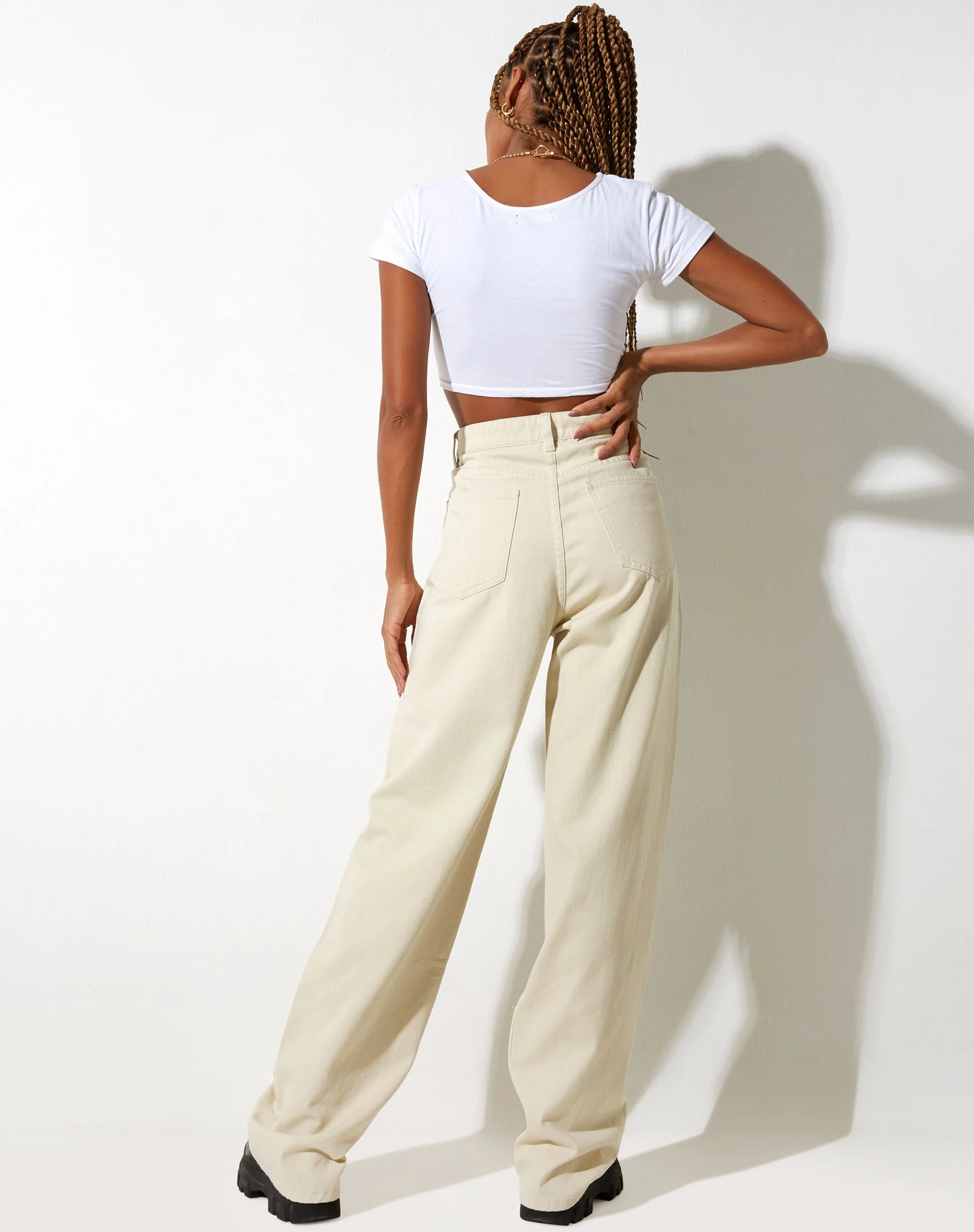Parallele Jeans mit freiliegenden Knöpfen in warmer Creme - Image 3