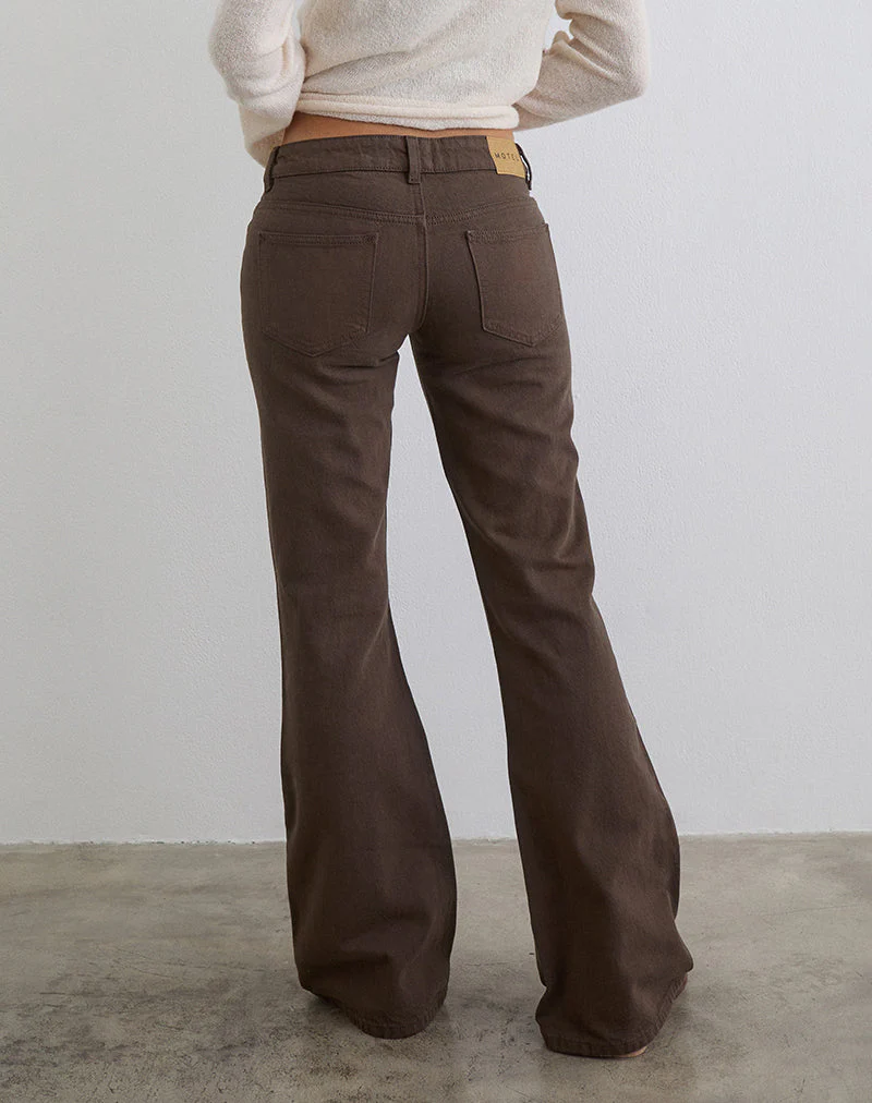 Extra niedrige Flare-Jeans in dunkler Schokoladenbraun - Image 6