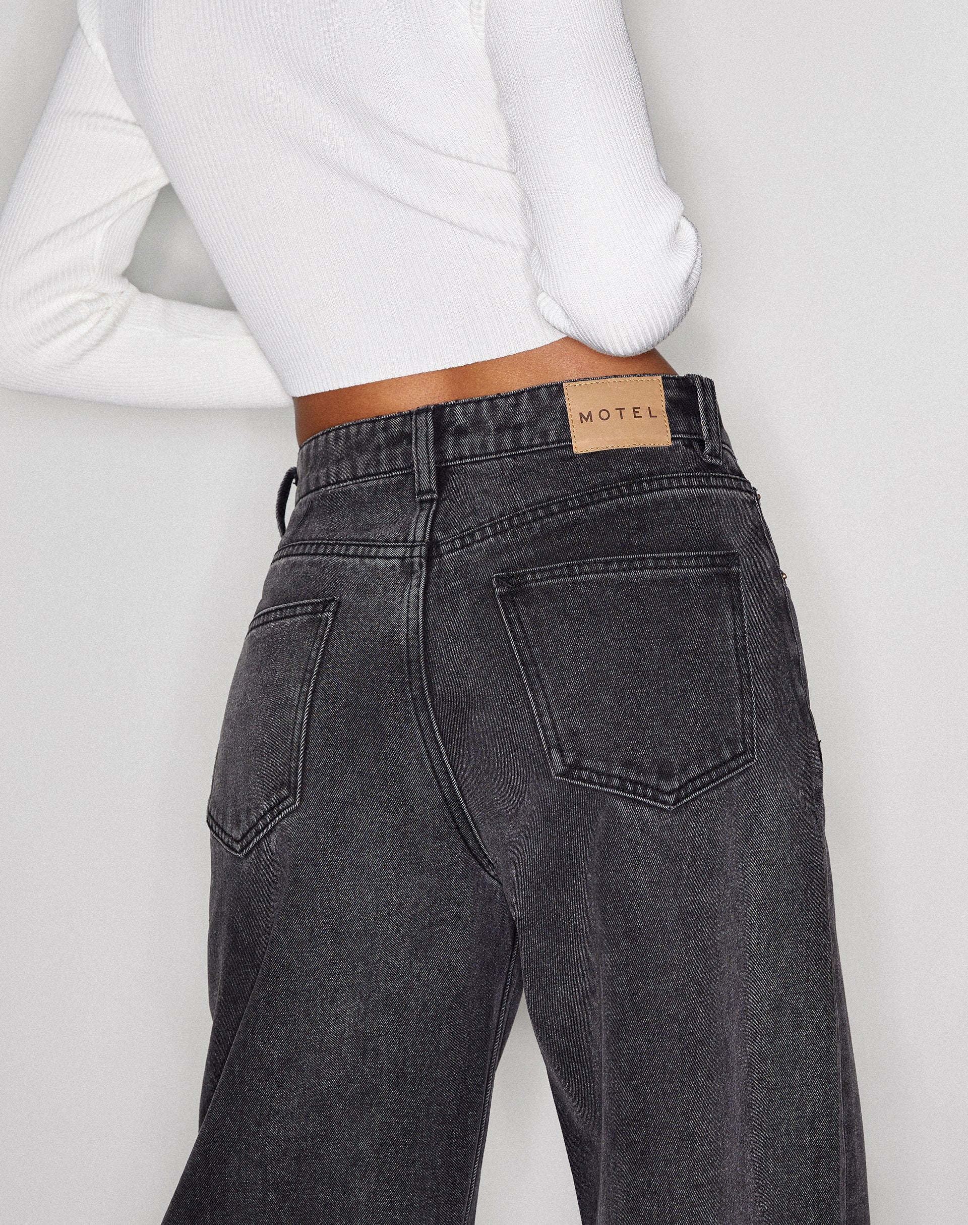 Geräumige extra weite Low Rise Jeans in schwarzer Waschung - Image 4