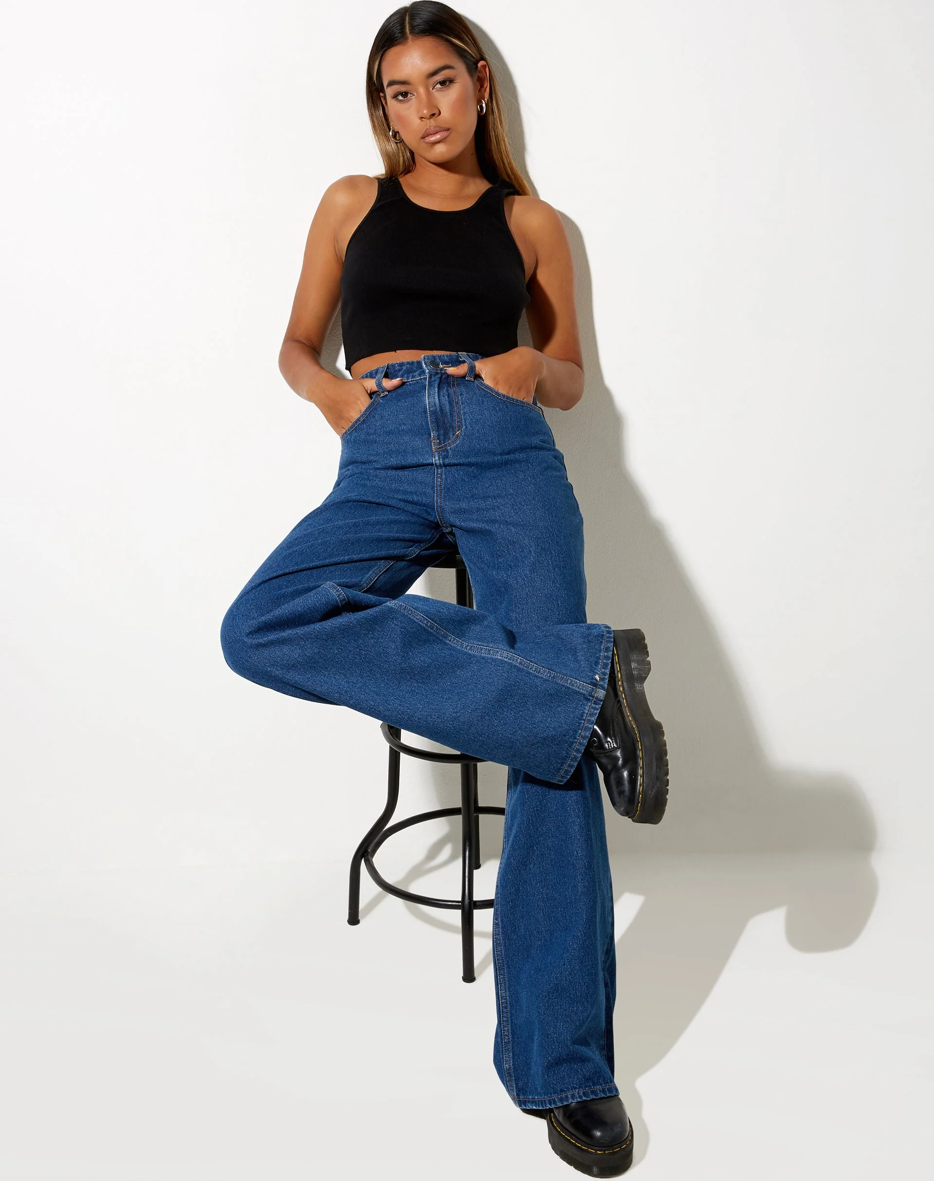 Geräumige extra weite Jeans in klassischem Blau - Image 5