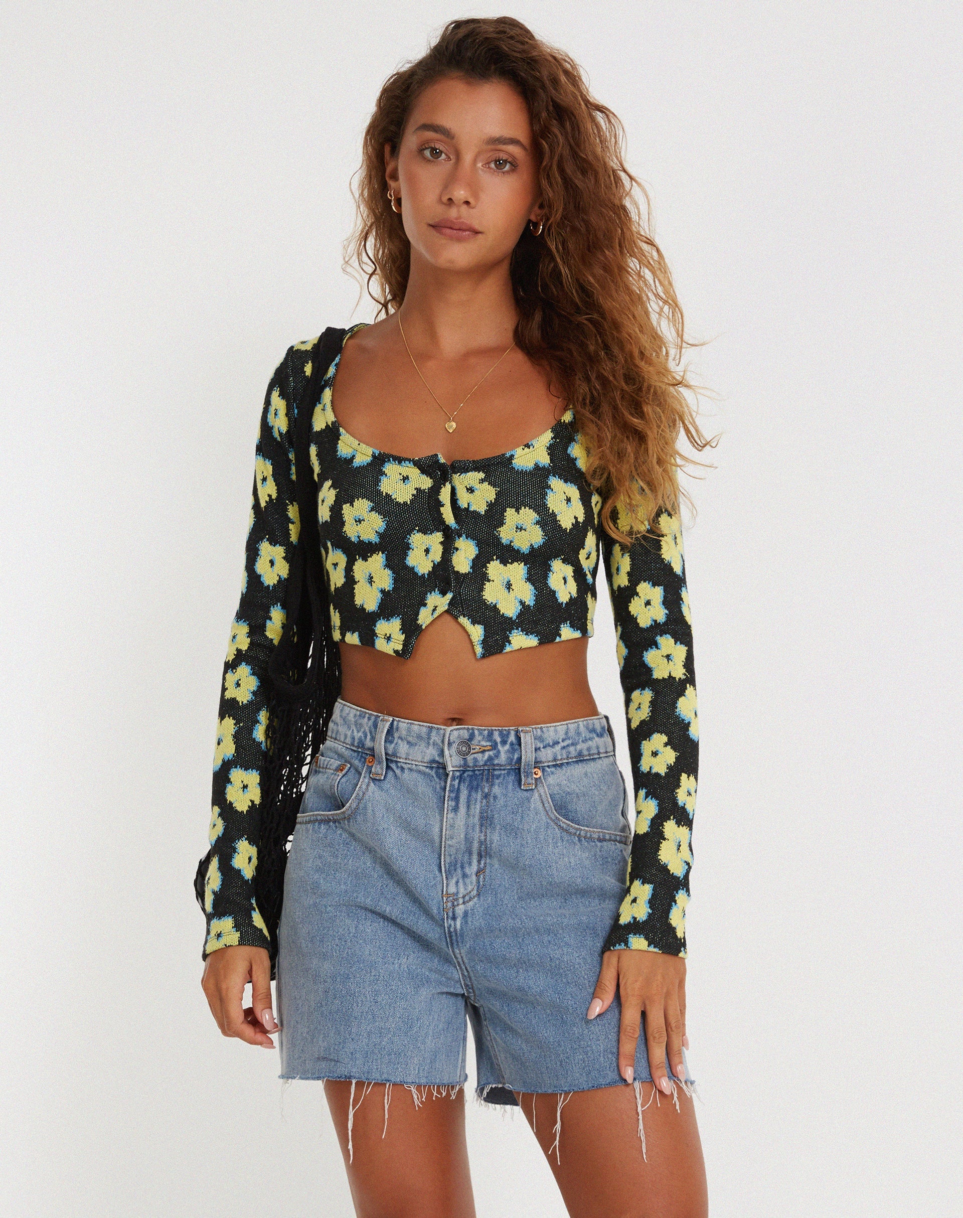 Faline Crop Top in Schwarz und Gelb mit niedlichem Blumenmuster