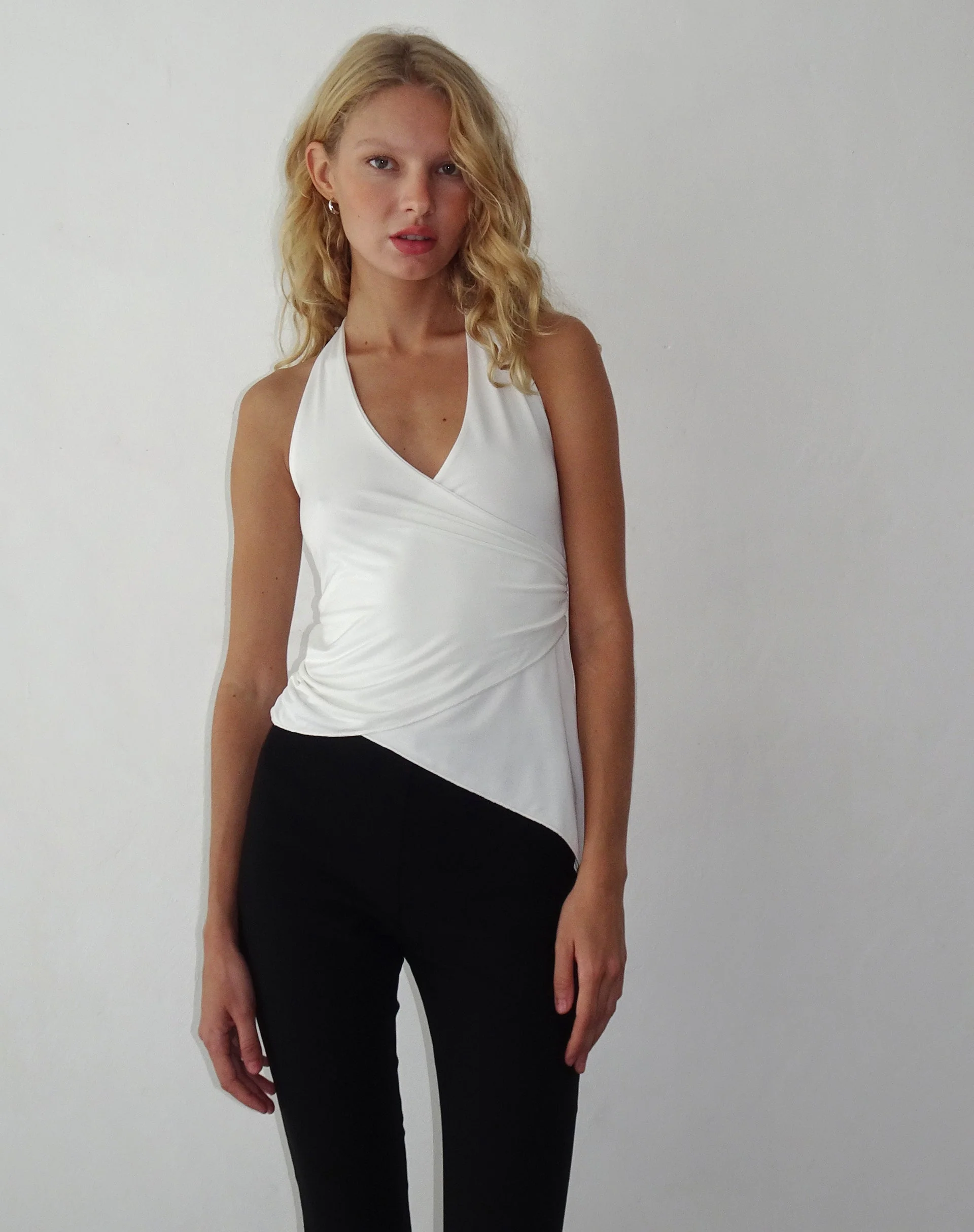 Farah Asymmetrisches Top mit Haltegriff in Elfenbein - Image 4
