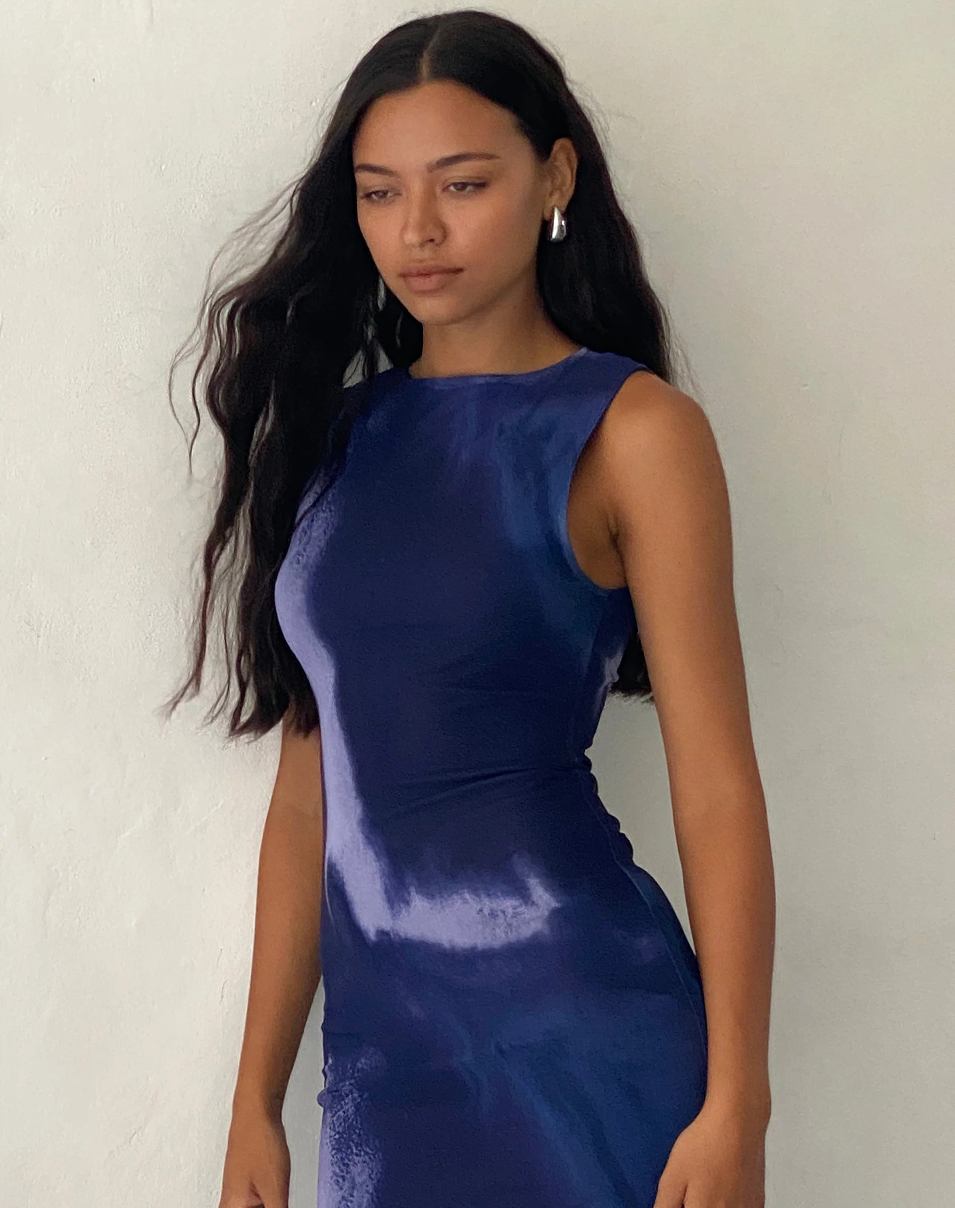 Fayola Bedrucktes Maxikleid in Aquarell Navy - Image 4