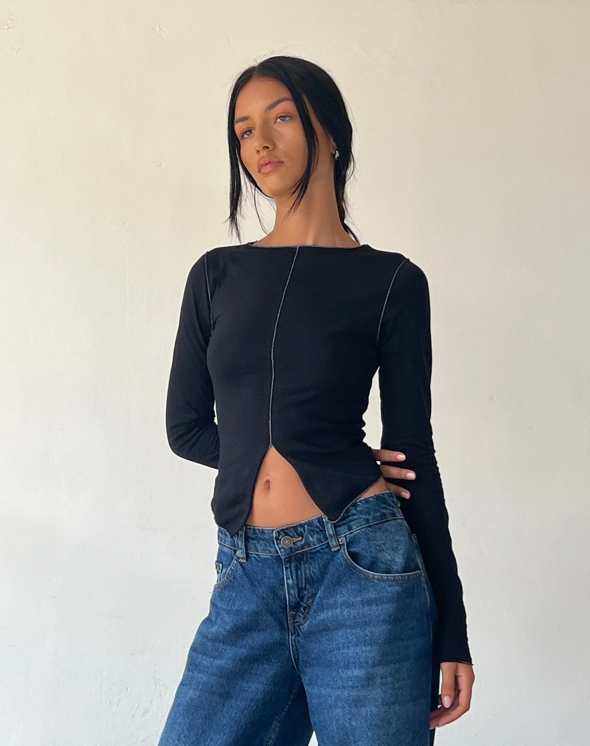 Fenrin Langärmeliges Schmetterlings-Jersey-Top in Schwarz - Image 5