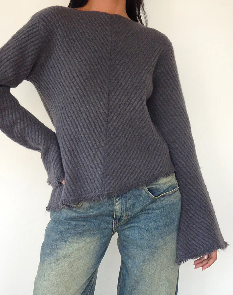 Fergie Asymmetrischer Strickpullover in Ocean Storm - Image 4