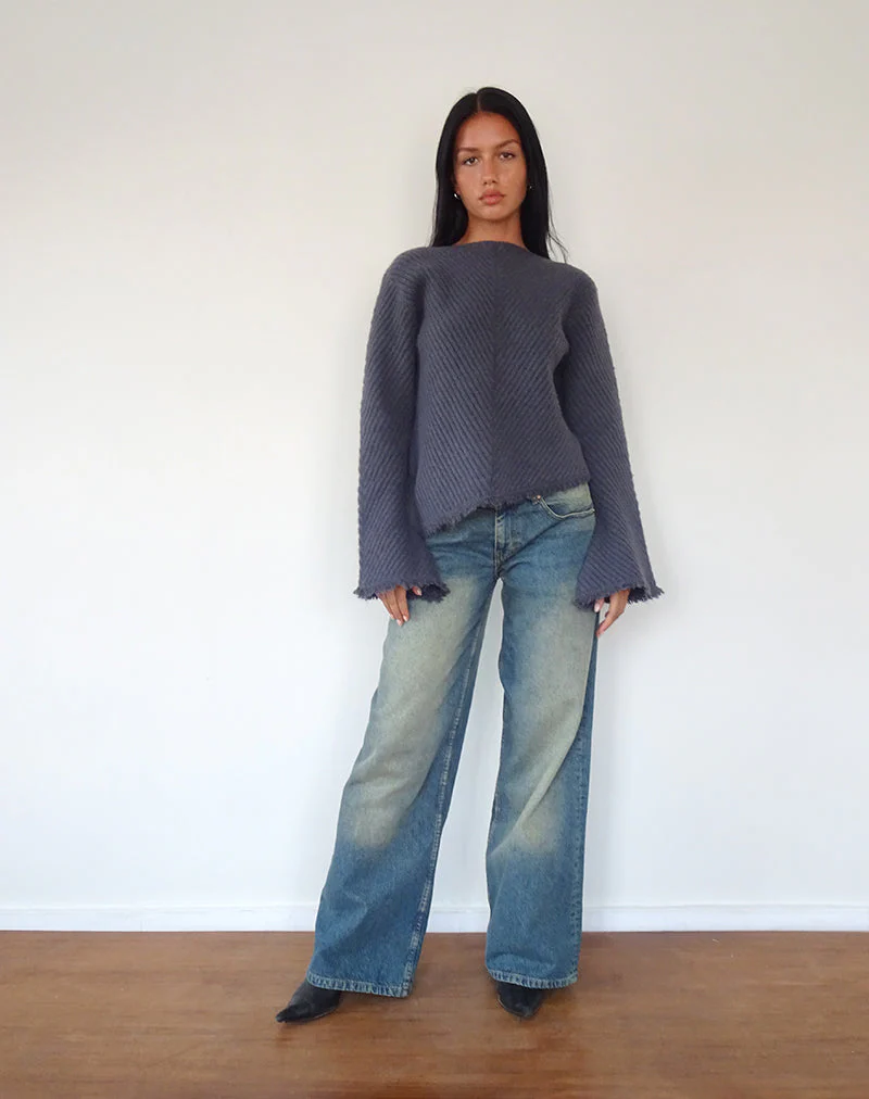 Fergie Asymmetrischer Strickpullover in Ocean Storm - Image 5