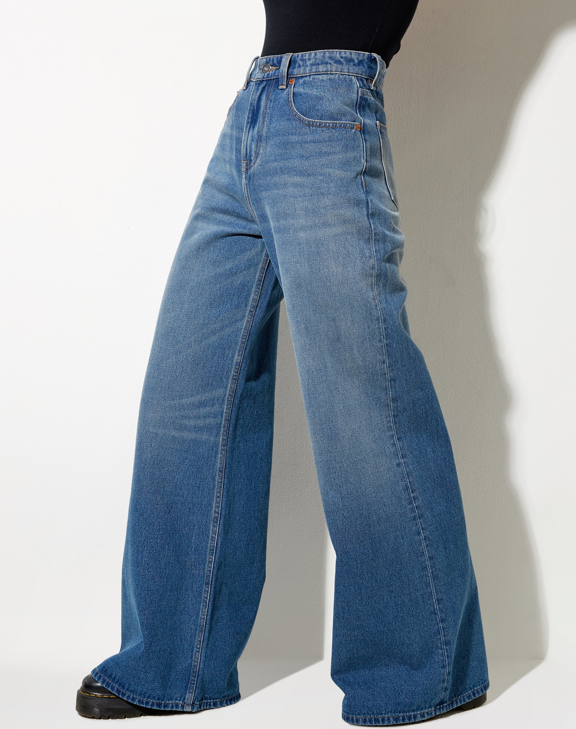 Flare Parallel Jeans in mittlerer Waschung - Image 5