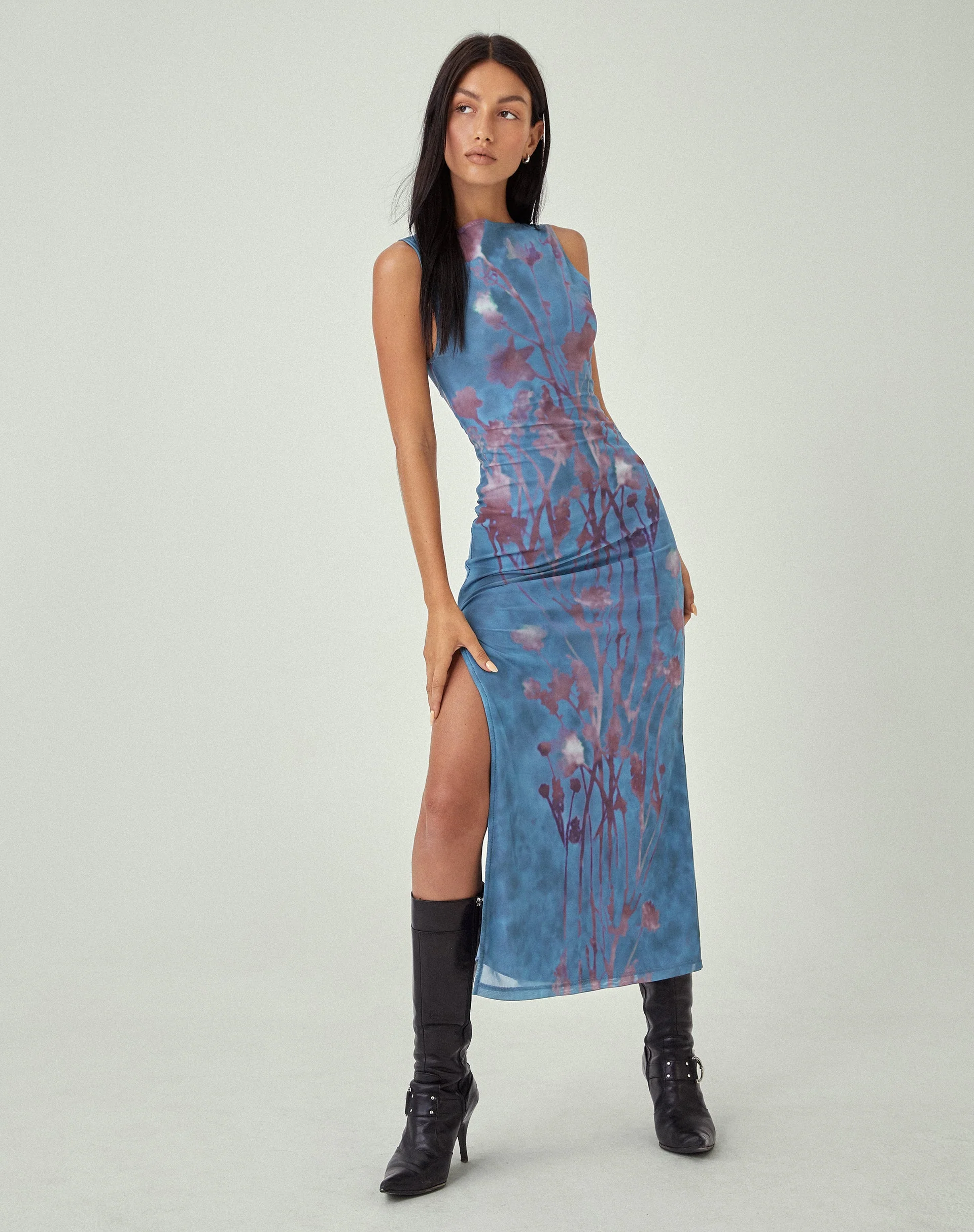 MOTEL X JACQUIE Flo Midikleid aus Lumen Mesh Blau - Image 5