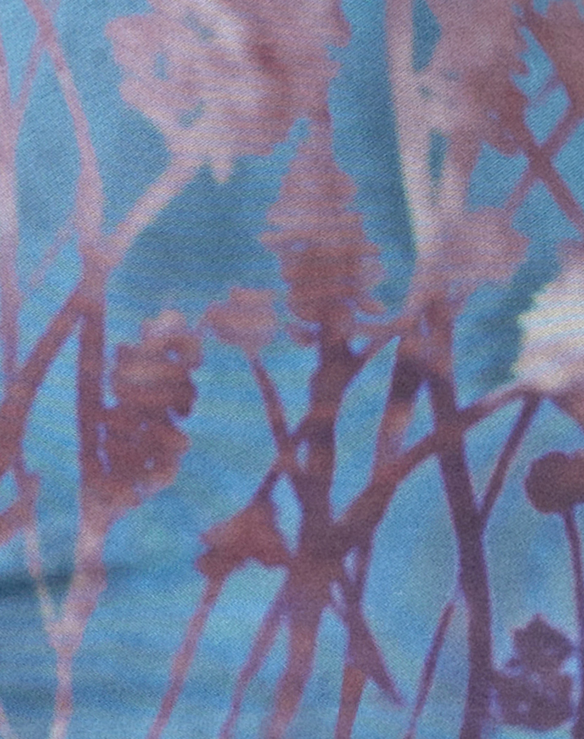 MOTEL X JACQUIE Flo Midikleid aus Lumen Mesh Blau - Image 7
