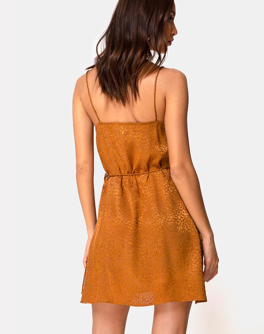 Furiosa Wickelkleid aus Gold Satin Cheetah - Image 2