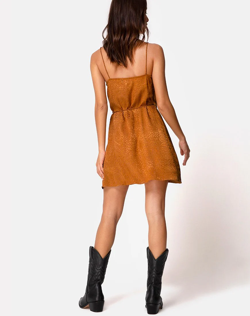 Furiosa Wickelkleid aus Gold Satin Cheetah - Image 4