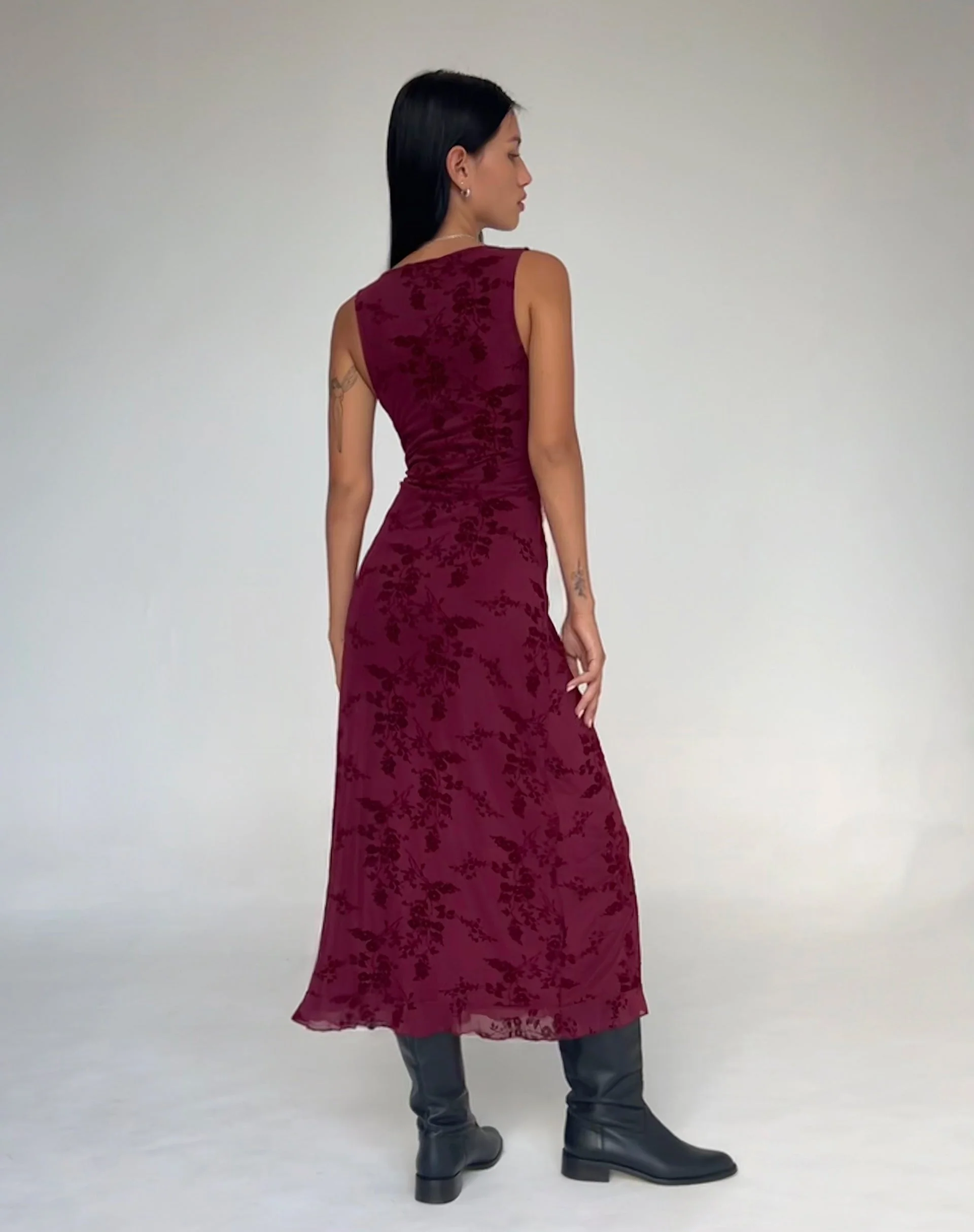 Gabriela Midikleid in Botanical Flower Maroon - Image 5