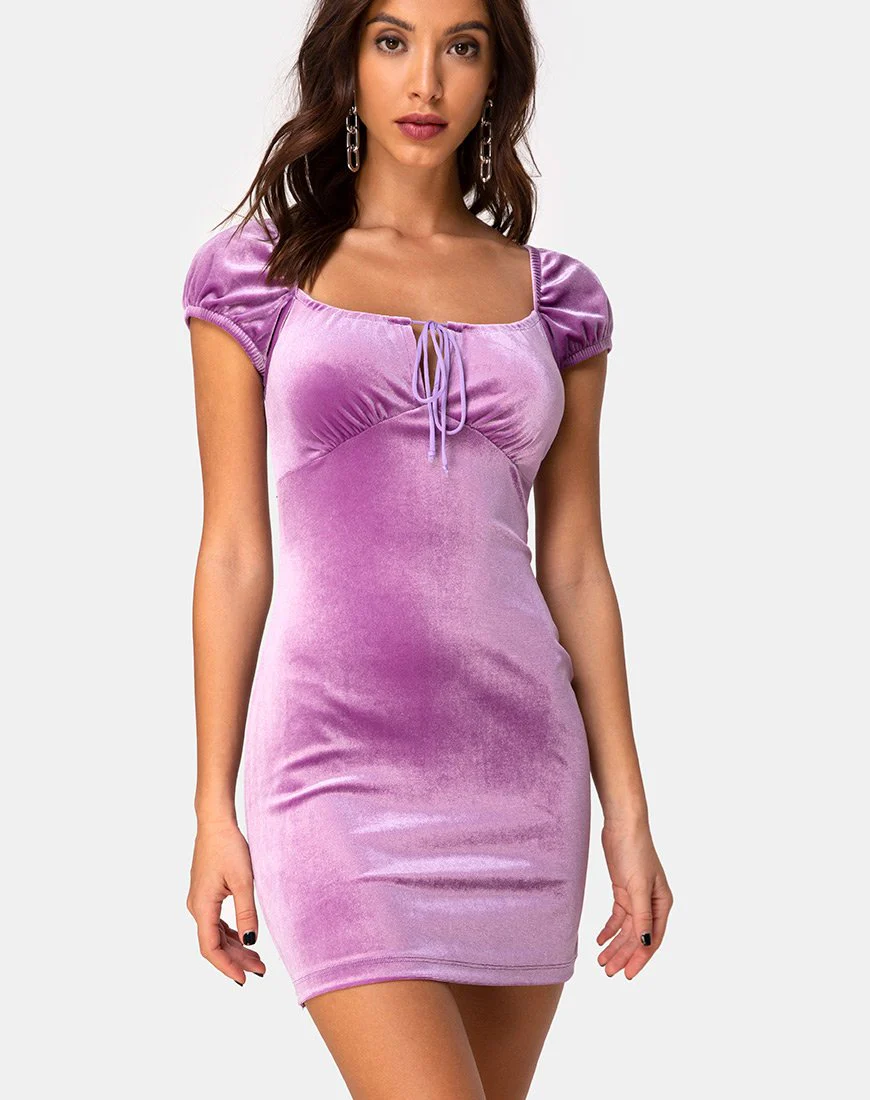 Gala-Kleid aus fliederfarbenem Samt