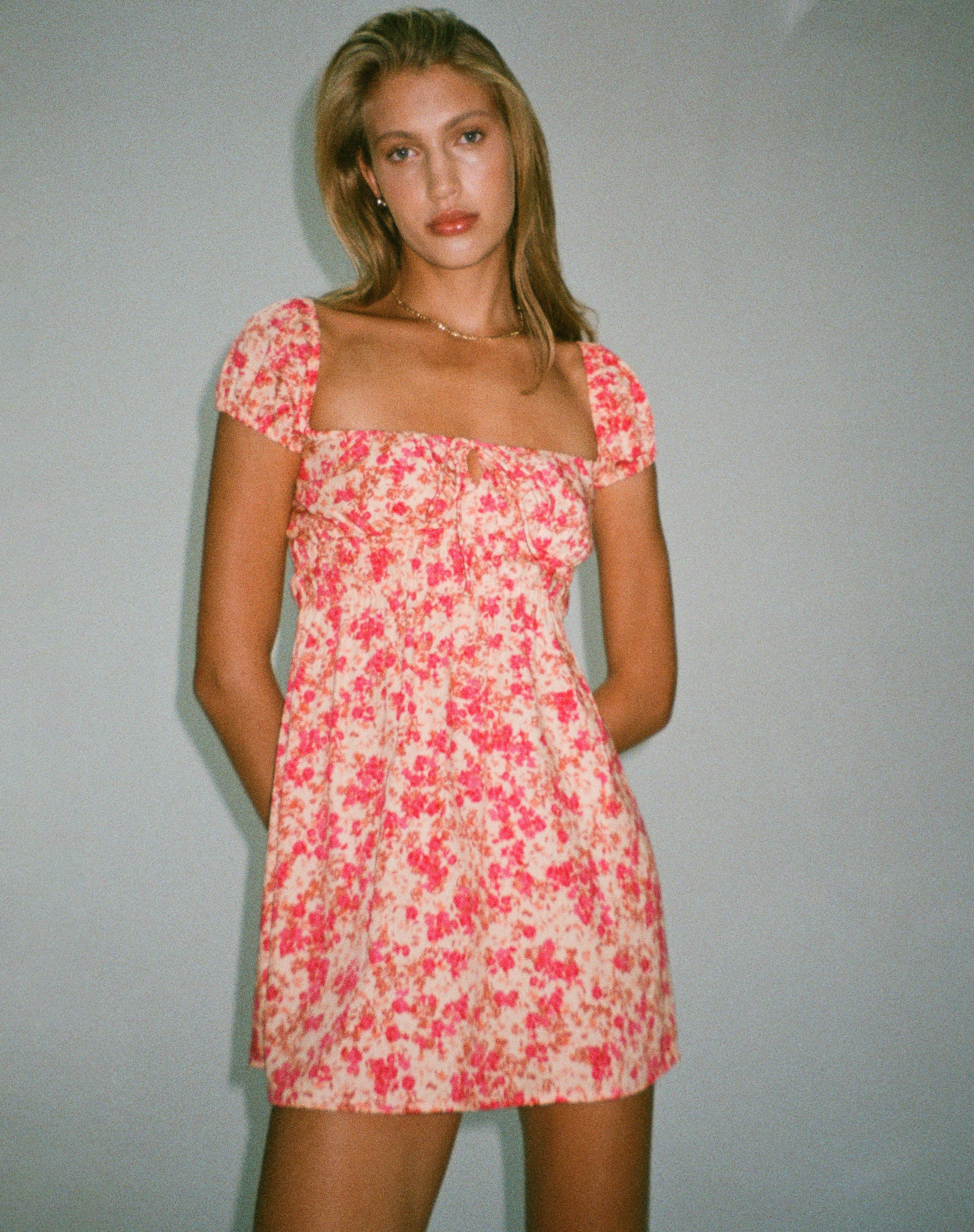 Galova Minikleid in Dunkle Wildblume Cantaloupe - Image 2