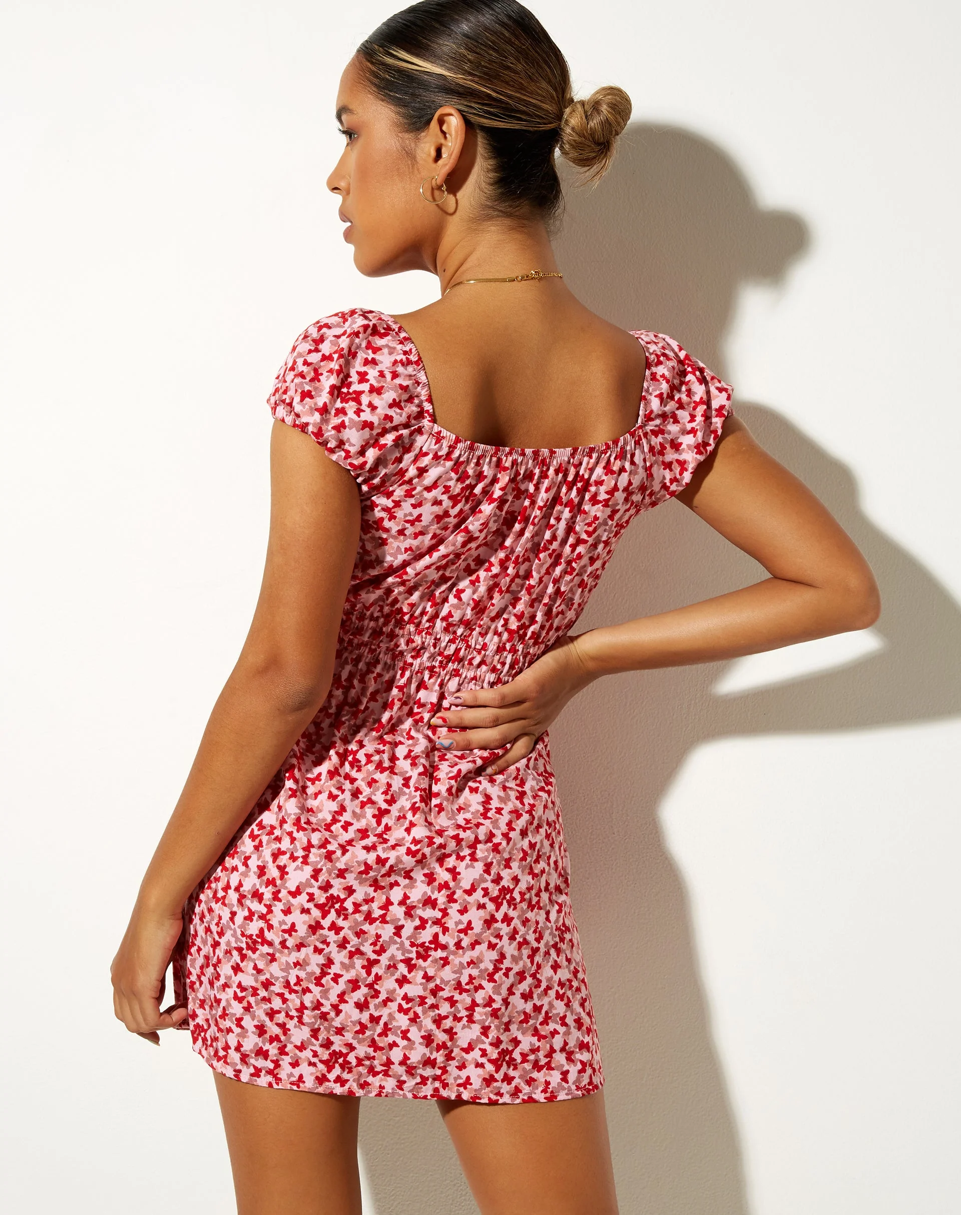 Galova Minikleid in Ditsy Butterfly Pfirsich und Rot - Image 3