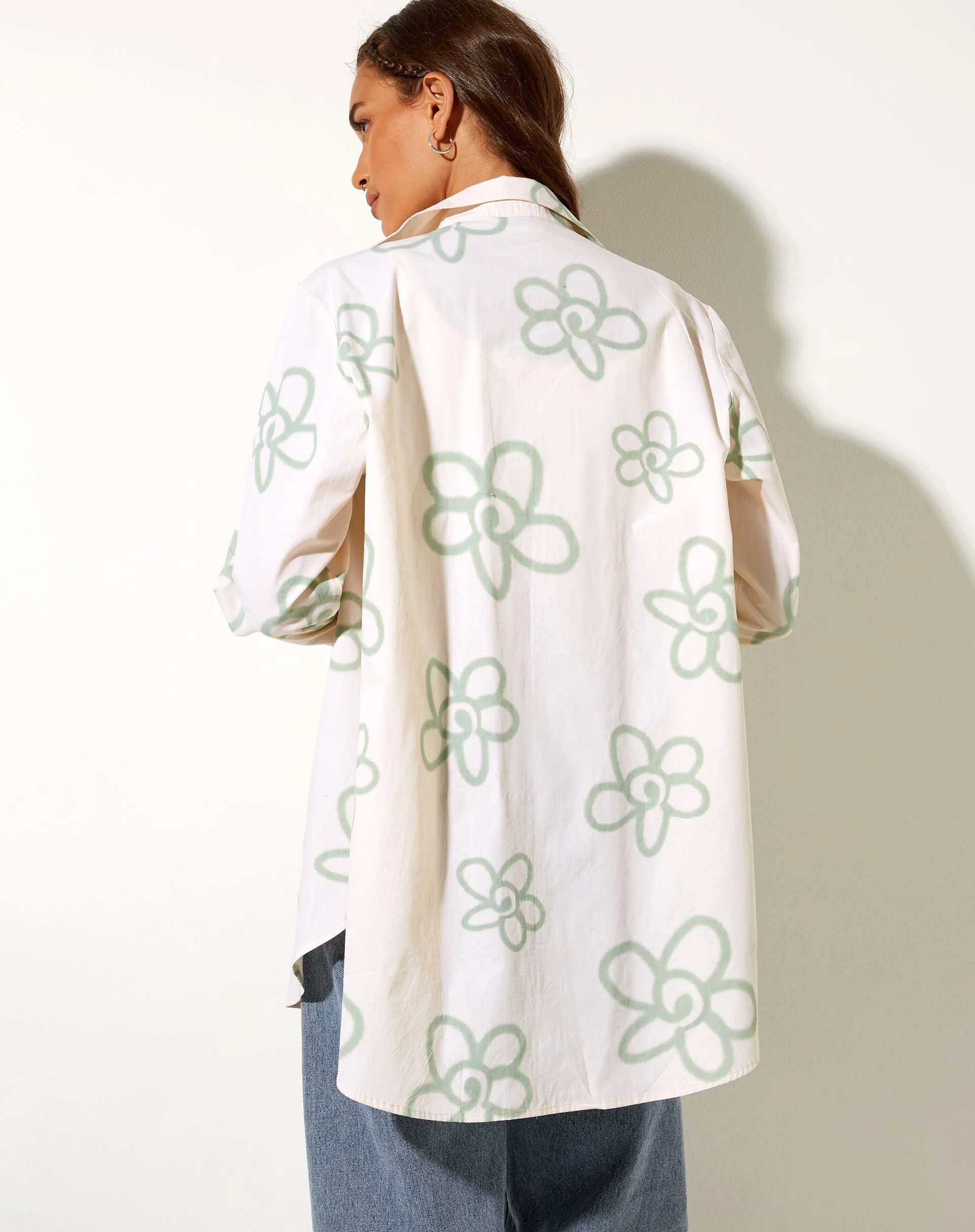 Gana Shirt in Weiß Graffiti Blume - Image 2
