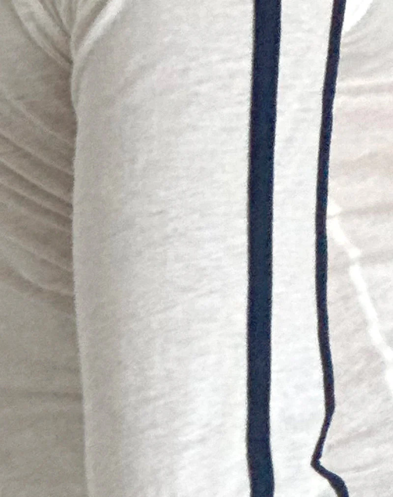 Gavya Langarm-Top in Off-White mit Navy-Streifen - Image 6