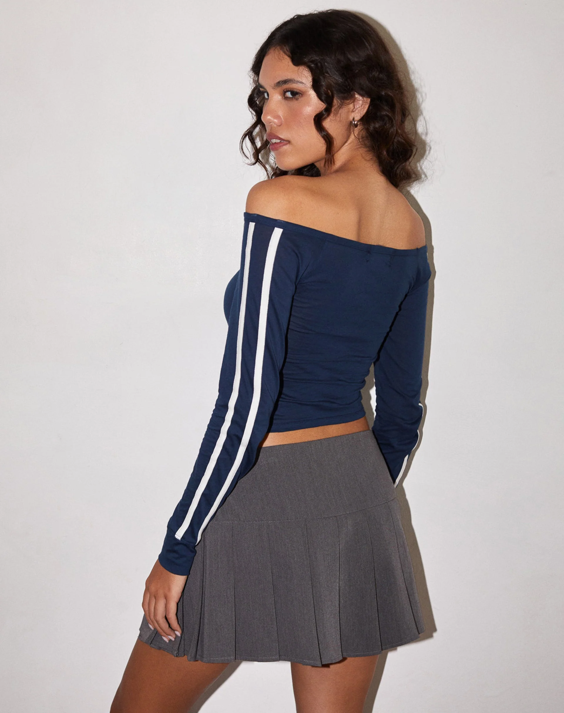 Gavya Langarm-Oberteil in Marineblau mit weißer Paspelierung - Image 5