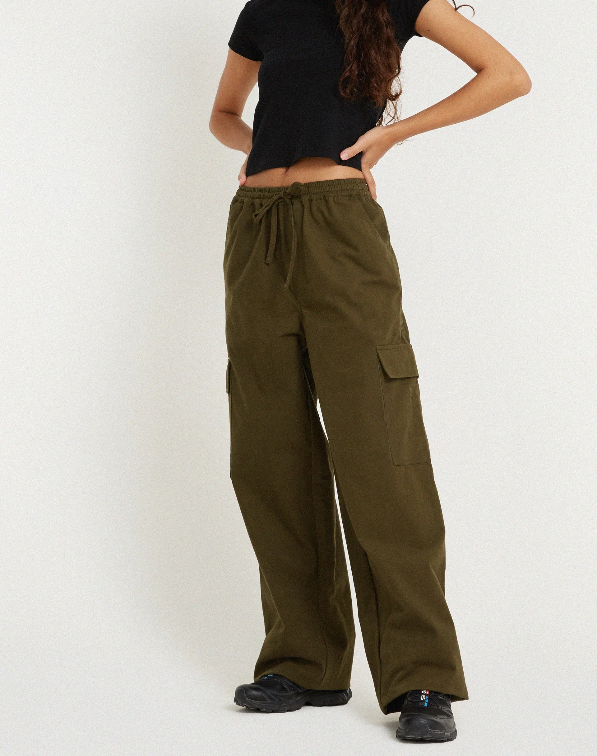 Geona Cargohose mit weitem Bein in Dunkel-Olive - Image 5