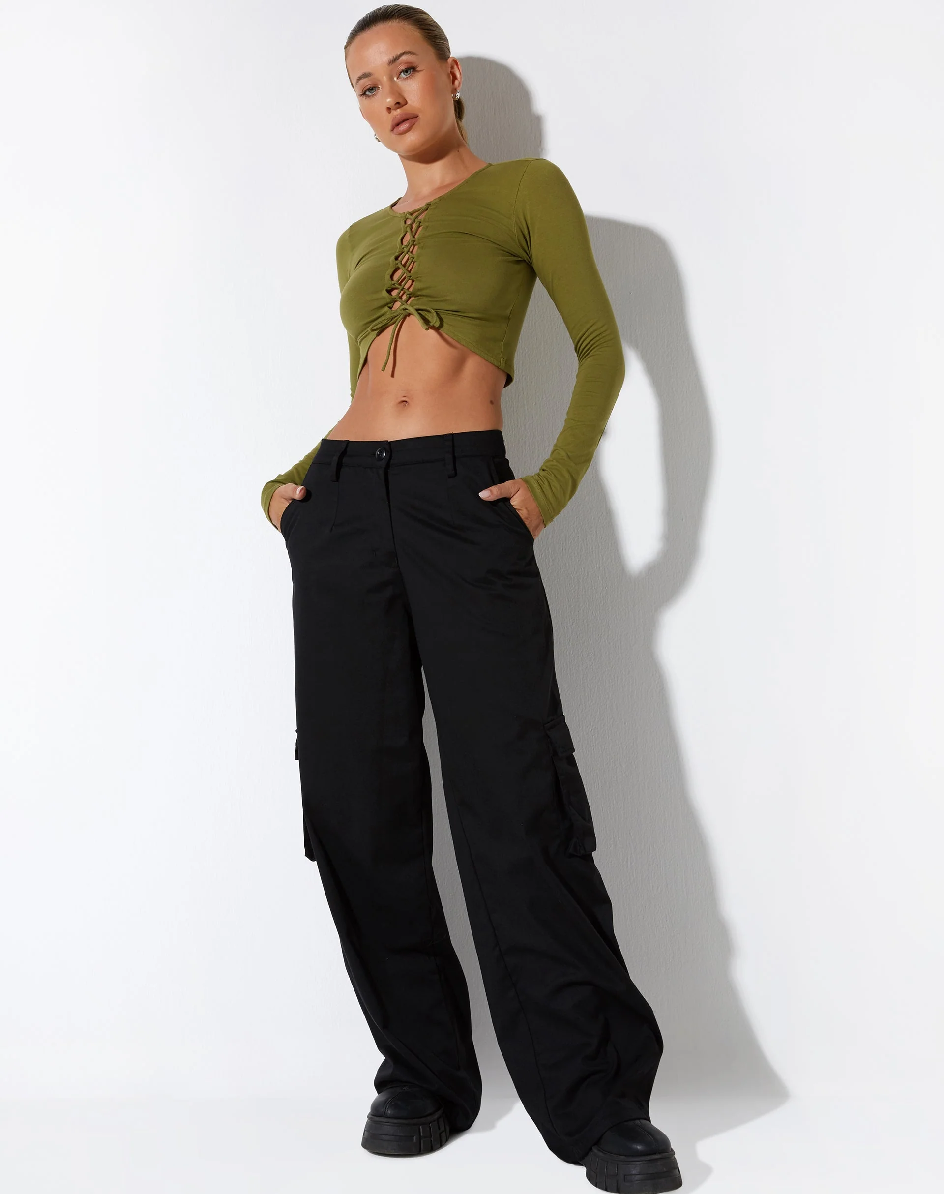 Gänseblümchen-Crop-Top aus Lycra in Khaki - Image 5