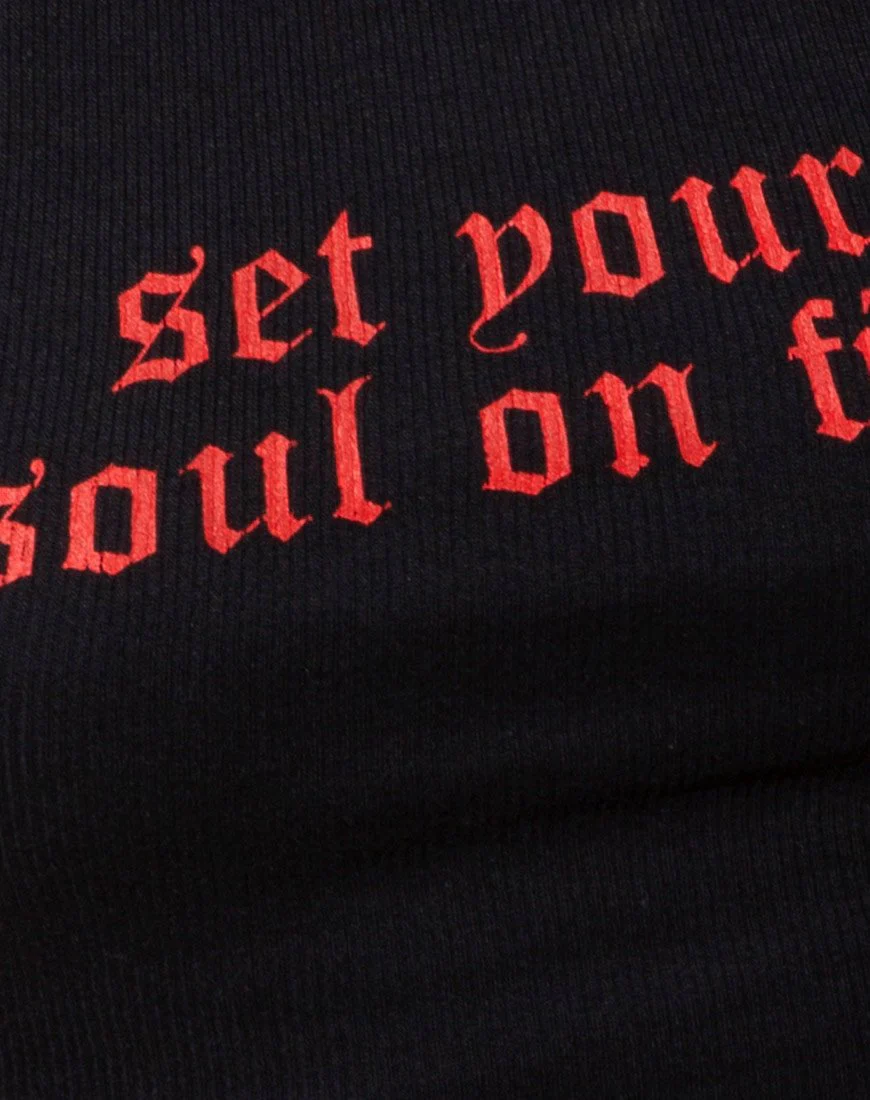 Givas Crop Top in Schwarz mit 'Set Your Soul On Fire' in Rot - Image 5