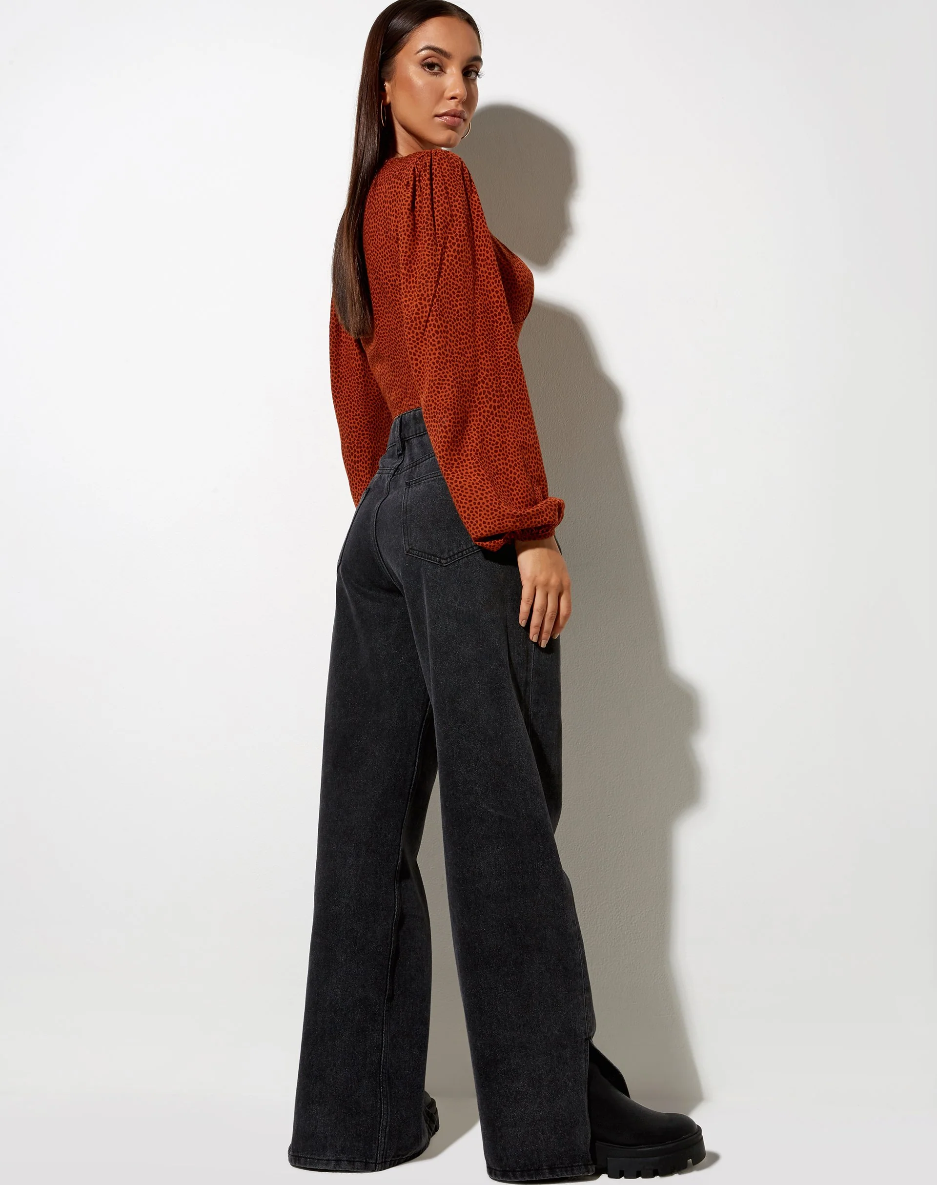 Glario Crop Top in Mini Croc Braun - Image 4