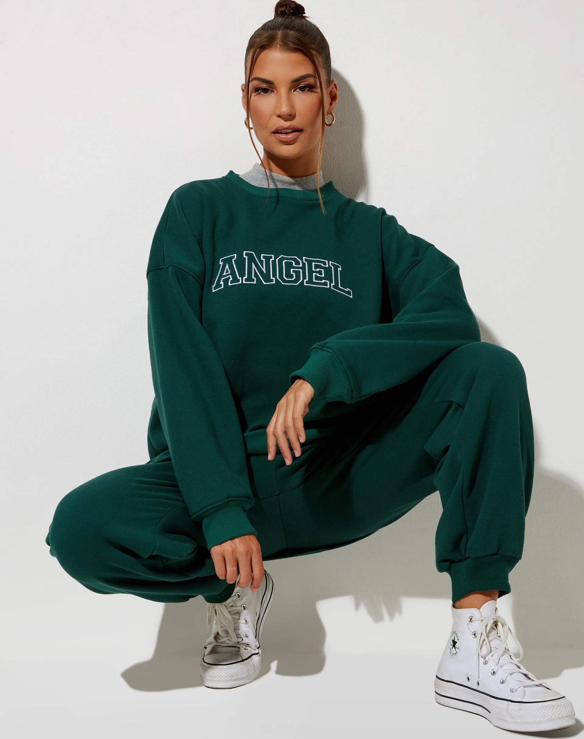 Glo Sweatshirt in Flaschengrün mit 'Angel'-Stickerei in Weiß