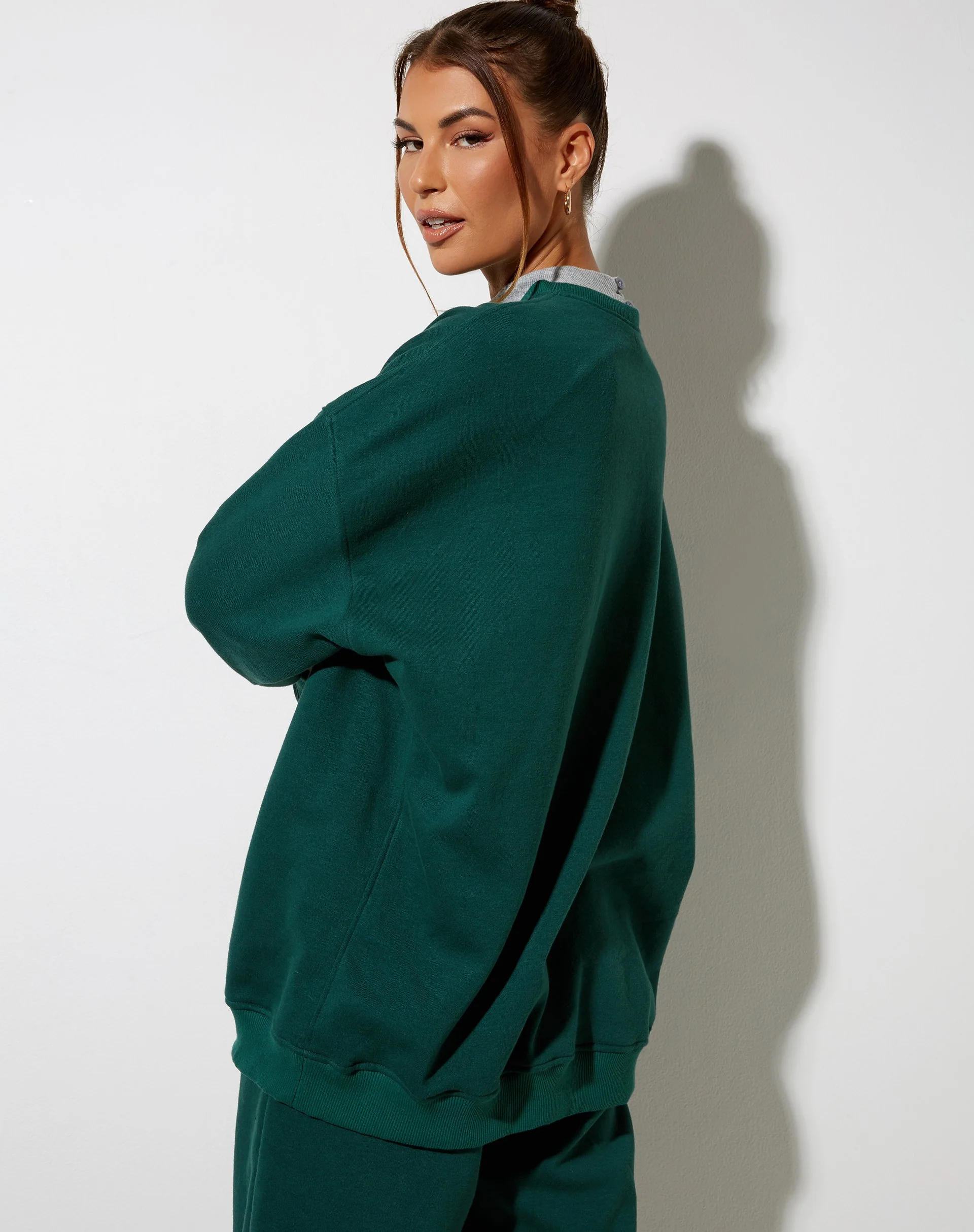 Glo Sweatshirt in Flaschengrün mit 'Angel'-Stickerei in Weiß - Image 2