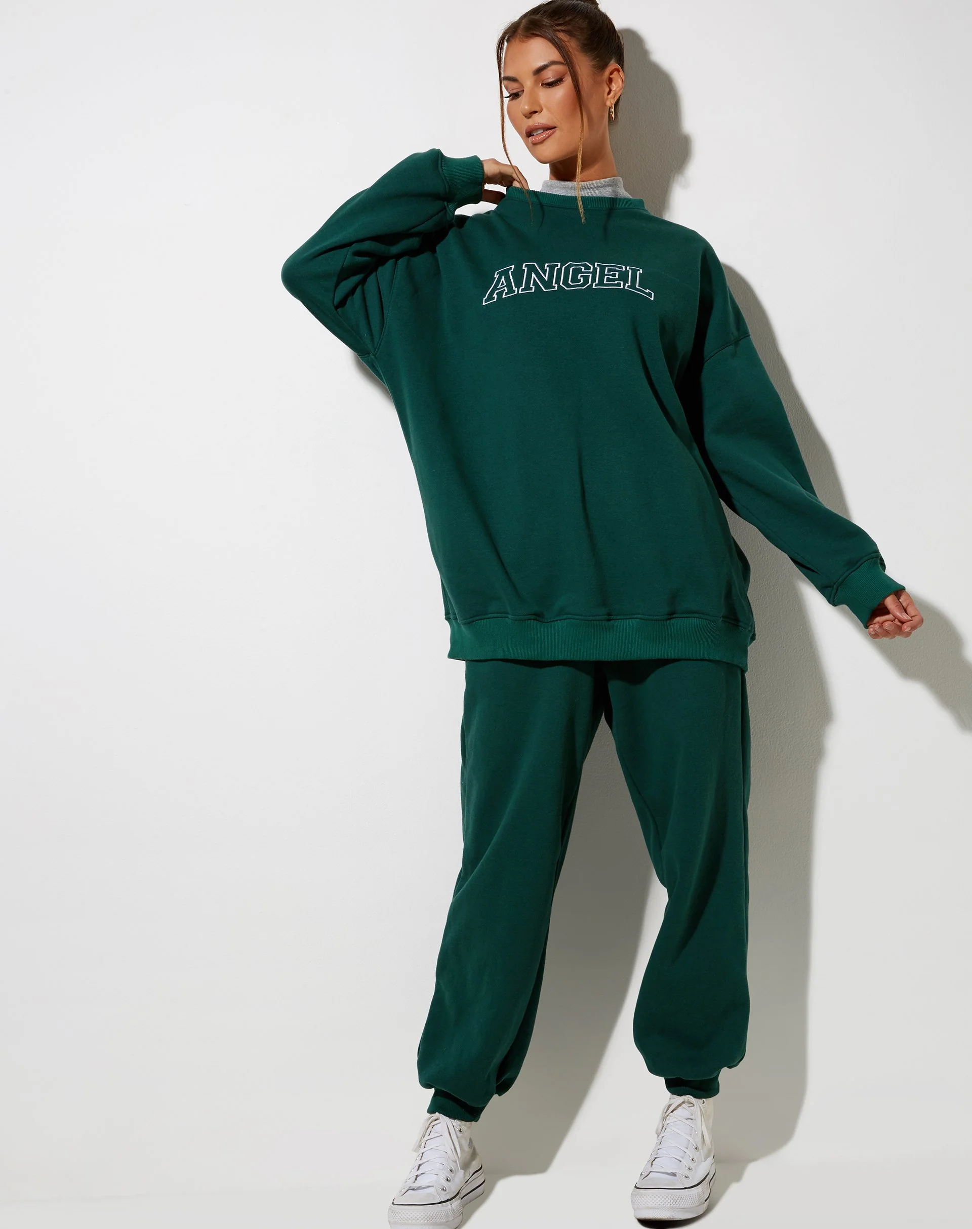 Glo Sweatshirt in Flaschengrün mit 'Angel'-Stickerei in Weiß - Image 3