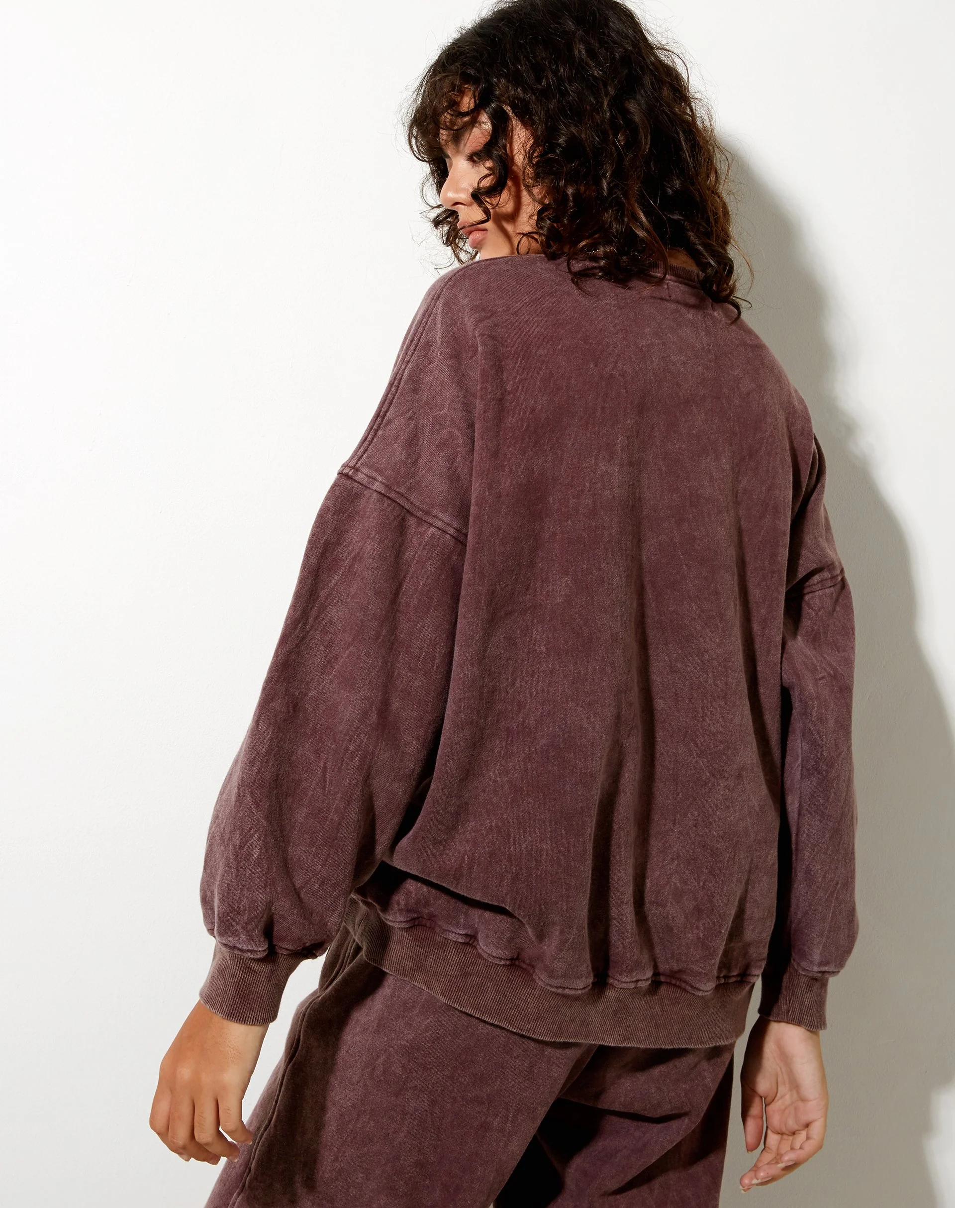 Glo Sweatshirt in brauner Waschung L'Amour Motel Embro - Image 4